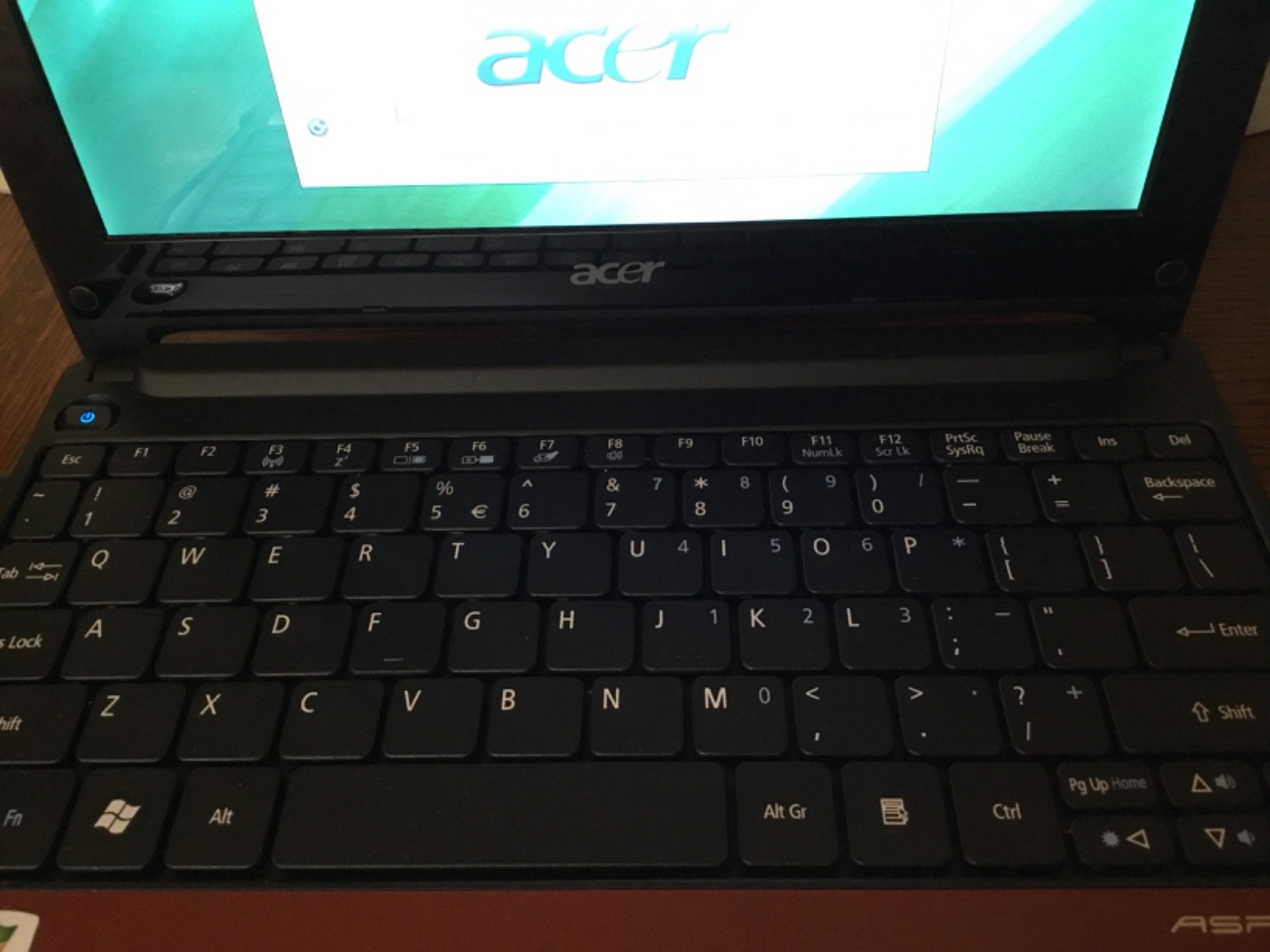Acer Aspire One D255E Intel Atom N455 1.66GHz, 512KB Cache Windows 7 Bag Charger