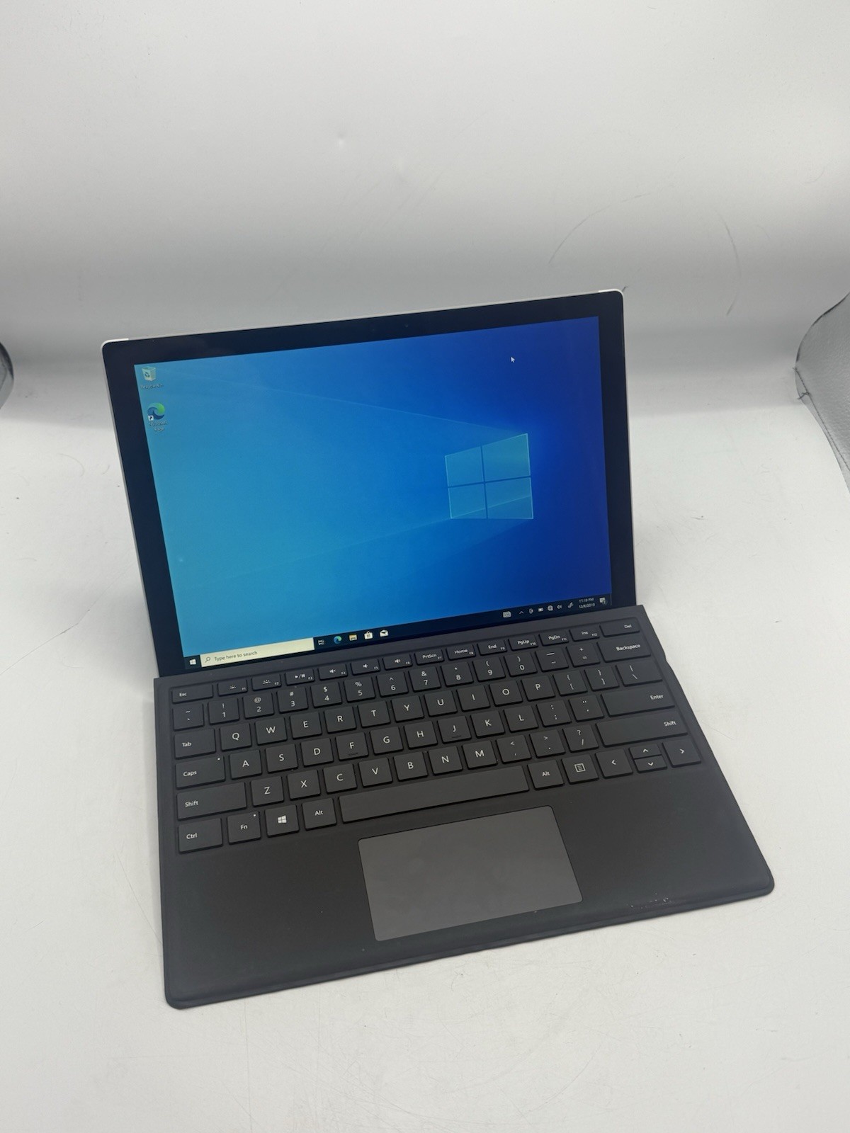 Microsoft Surface Pro 1796 12.3” Intel i5-7300U 2.6GHz 4GB RAM 128GB SSD WIN10P
