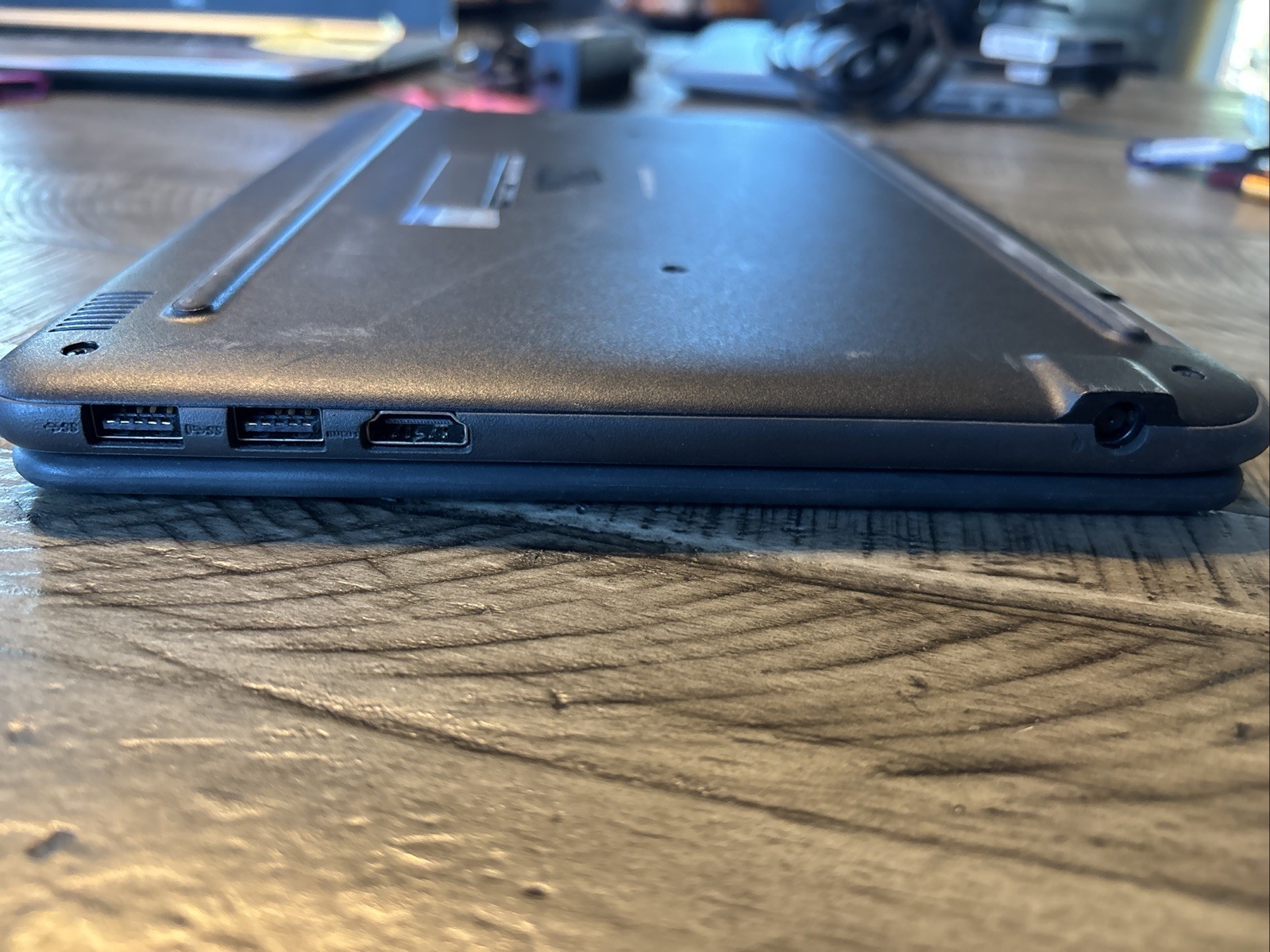 Dell Latitude 3190 2-in-1 Touch Intel N5030 1.1GHz 4 GB 64 GB SsD Win 11 P. Edu.