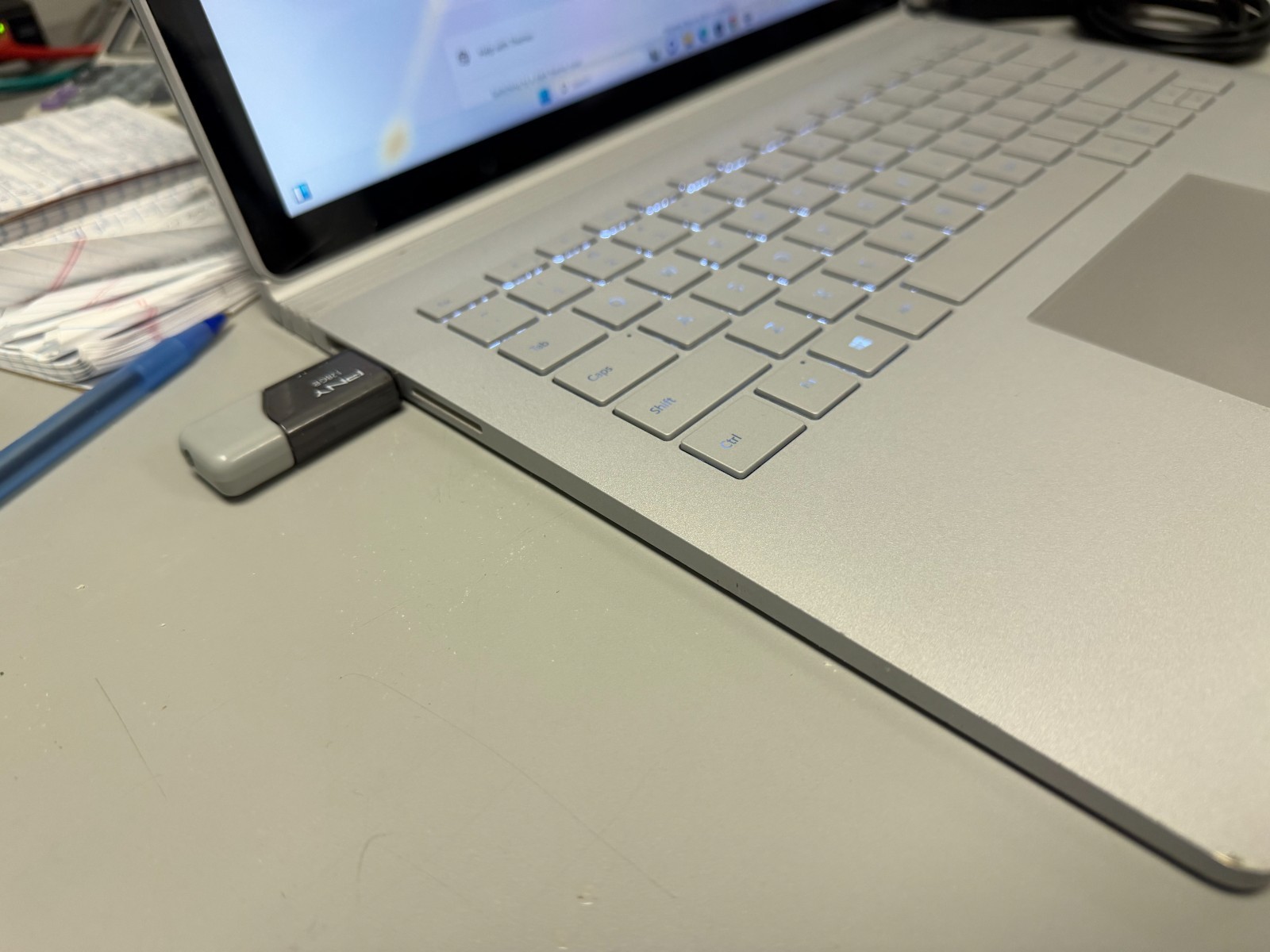 Microsoft Surface Book 2 13.5″ Core i5-7300 8GB 256GB works P/R LOOK!