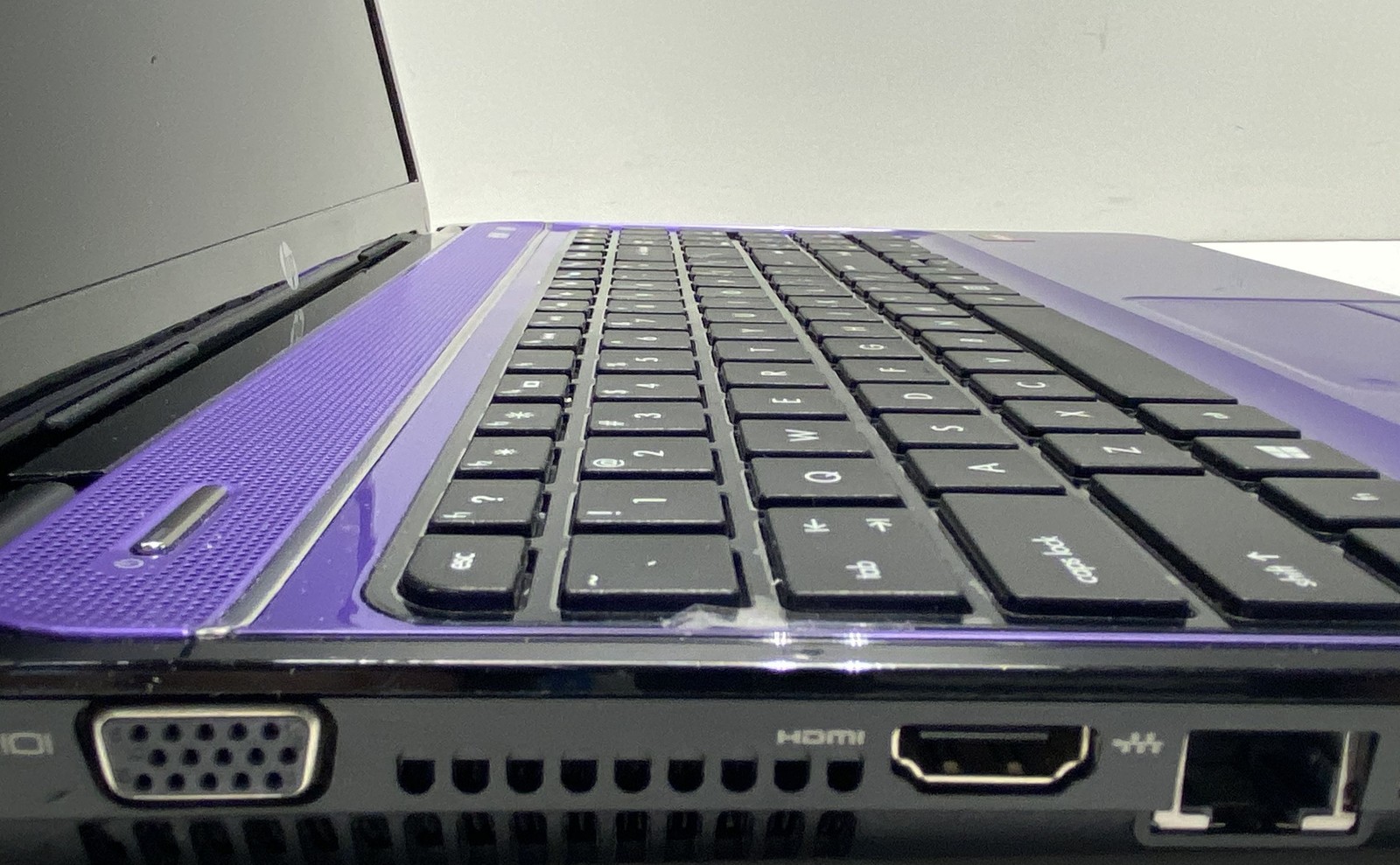 HP Pavilion G6 15.6″ Laptop Purple No Hard Drive No OS Powers On