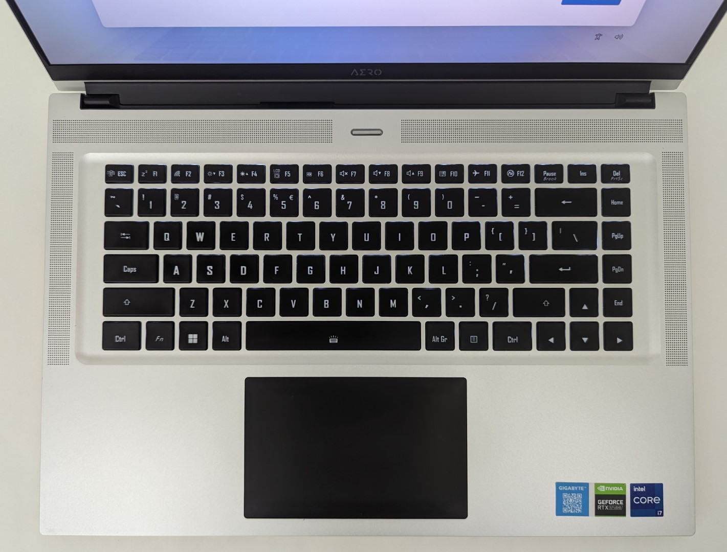 Gigabyte Aero 16-XE4-73US914 16″ 4K UHD i7-12700H 16GB 2TB SSD RTX 3070Ti W11H
