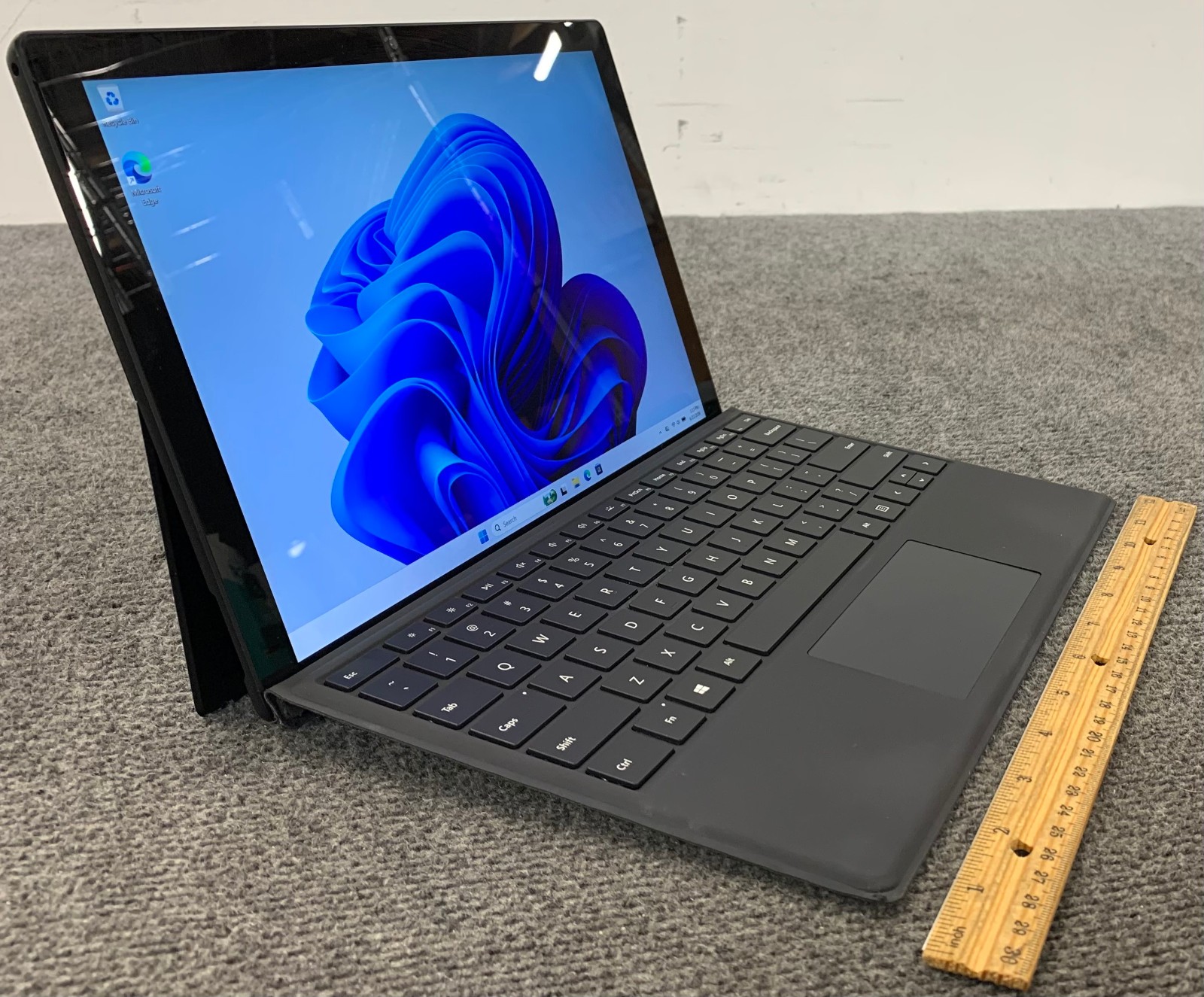 Microsoft Surface Pro 7+ 12.3″ 2-in-1 Laptop i7-1165G7 16GB RAM 256GB NVMe
