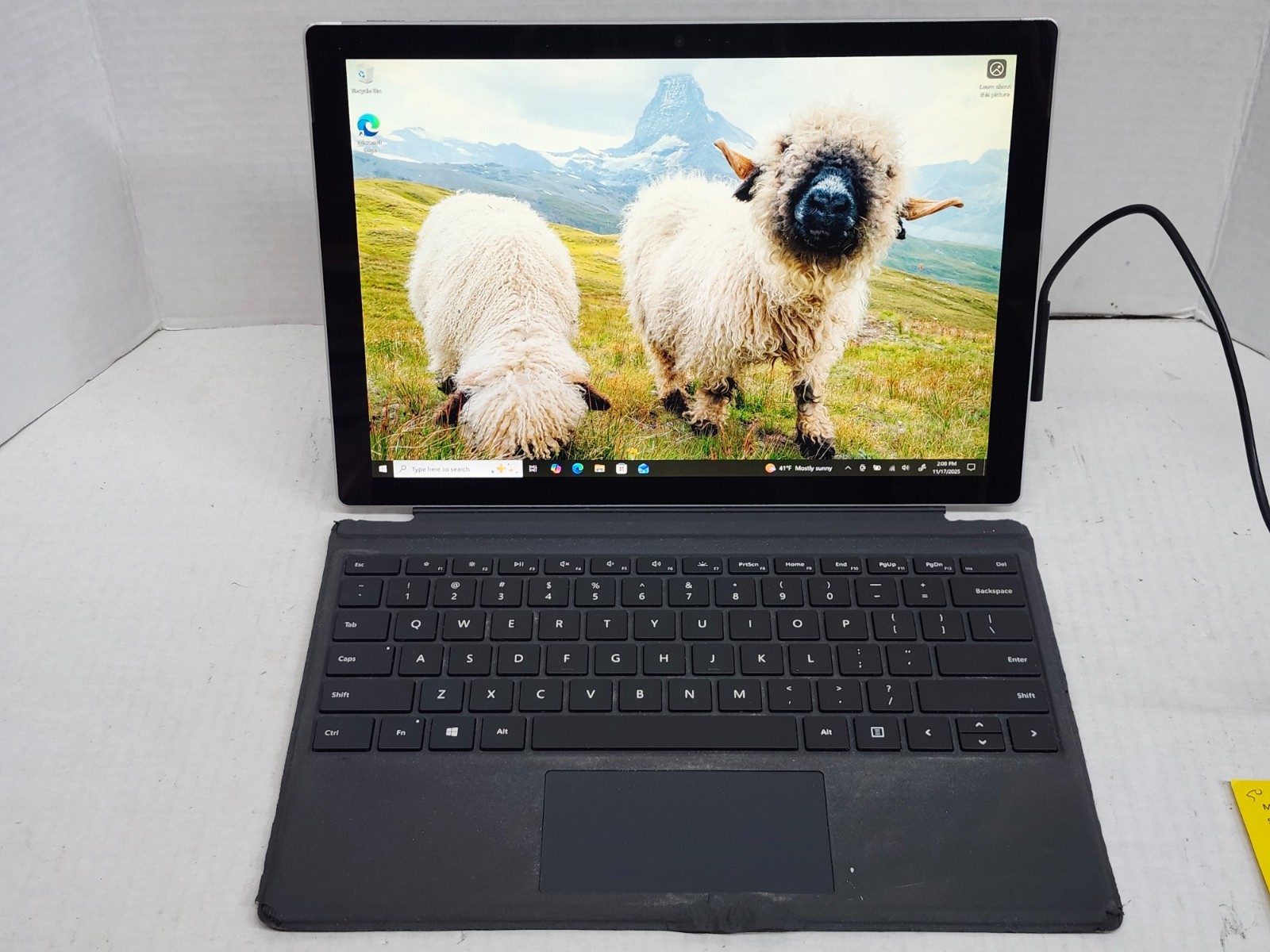 Microsoft Surface Pro 5 Intel Core i5-8350u 8GB RAM 128GB – 12.3″ – 1796