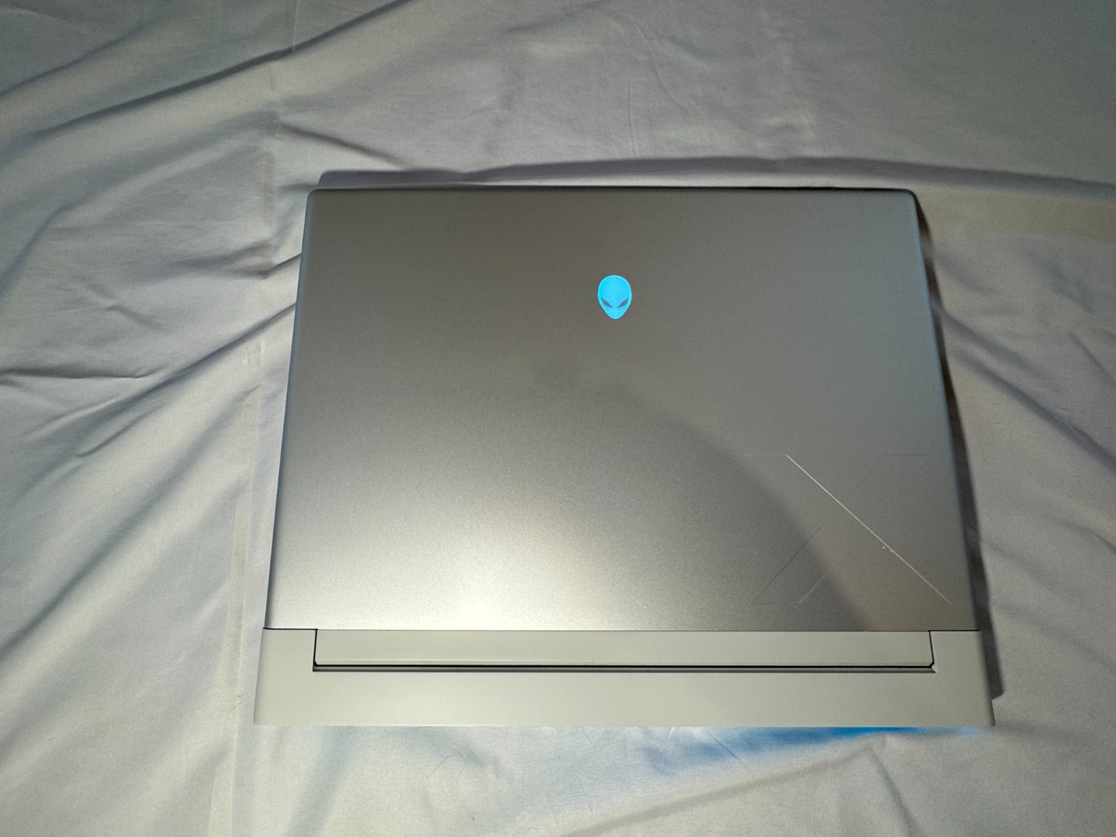 Alienware X16 R2 Silver 240Hz QHD+ 2.3 GHz Ultra 9 185H 32GB 1TB SSD RTX 4080