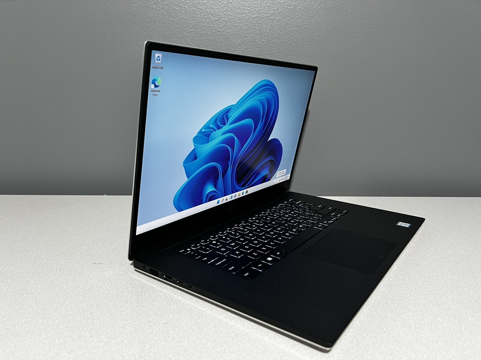 CLEAN – Dell XPS 15 7590 Intel Core i5-9300H 8GB RAM, 256GB SSD Windows 11 PRO