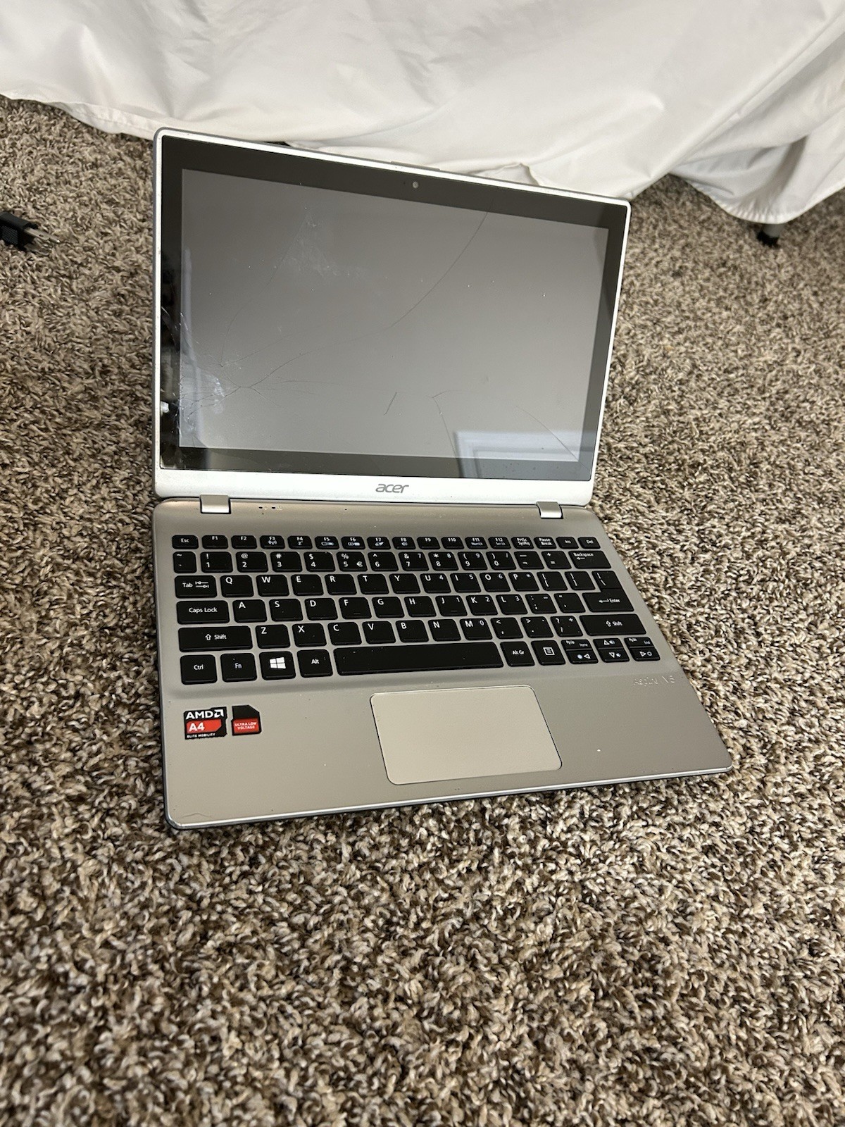Acer Aspire V5 11.6″ Laptop AMD A4 Windows 8 Silver Built-in Webcam