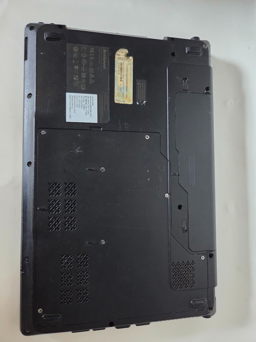 Lenovo G560 Laptop 15.6 Inch Display With Keyboard Damage And Webcam