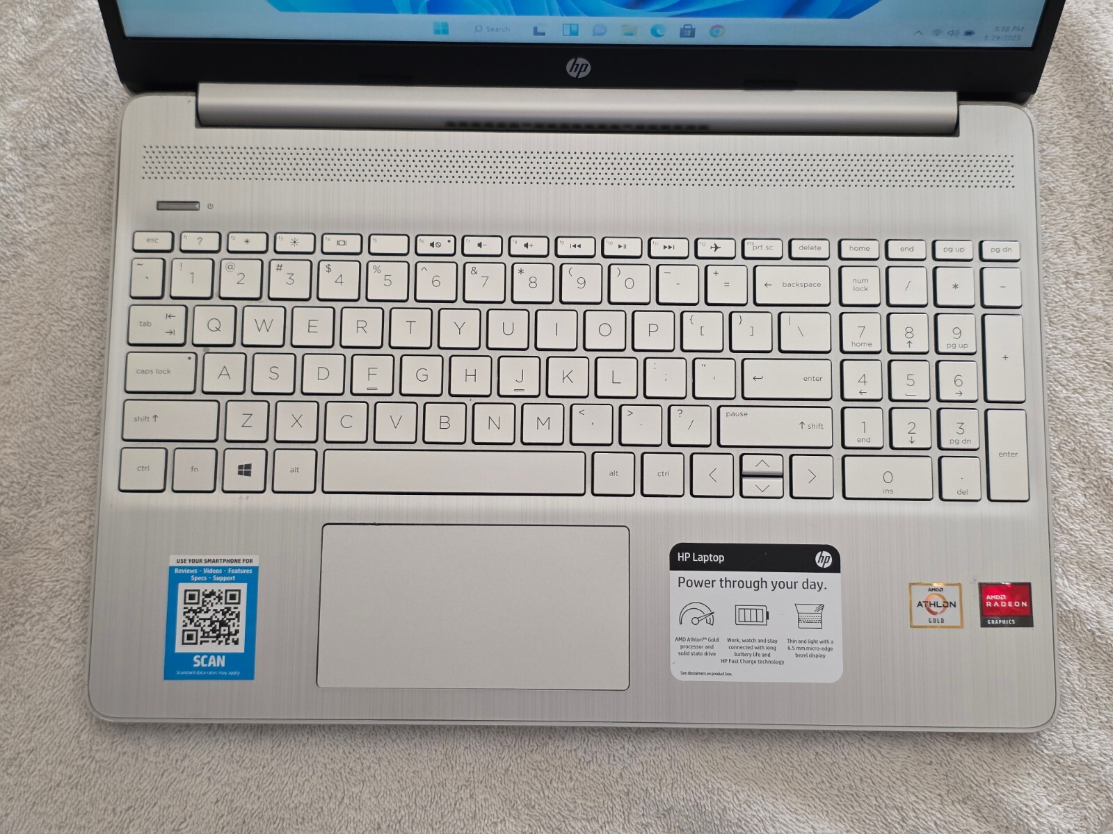 HP 15-ef1040nr/AMD Athlon Gold 3150U@2.4 GHz/256 GB M.2 SSD/16GB RAM/Win 11 PRo