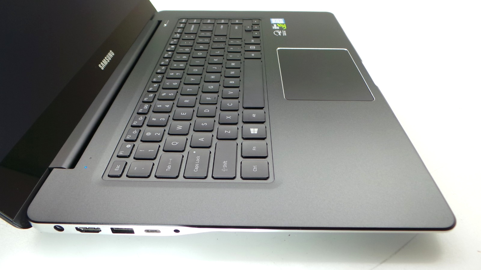 Samsung Notebook NP940Z5L | 15.6″ | i7-6700HQ | 8GB 256GB SSD | Touchscreen