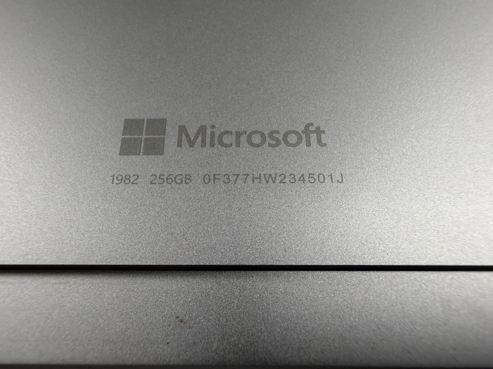 Microsoft Surface Pro 8 (1982) i5-1145G7 – 16GB RAM – 256GB 120Hz – Win 11 Pro