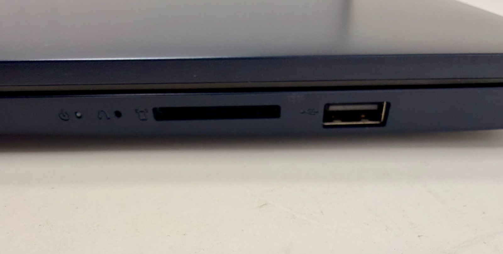 Lenovo IdeaPad 1i 15.6″ Laptop 4GB 128GB Intel Pentium Silver N6000 1.10 Ghz