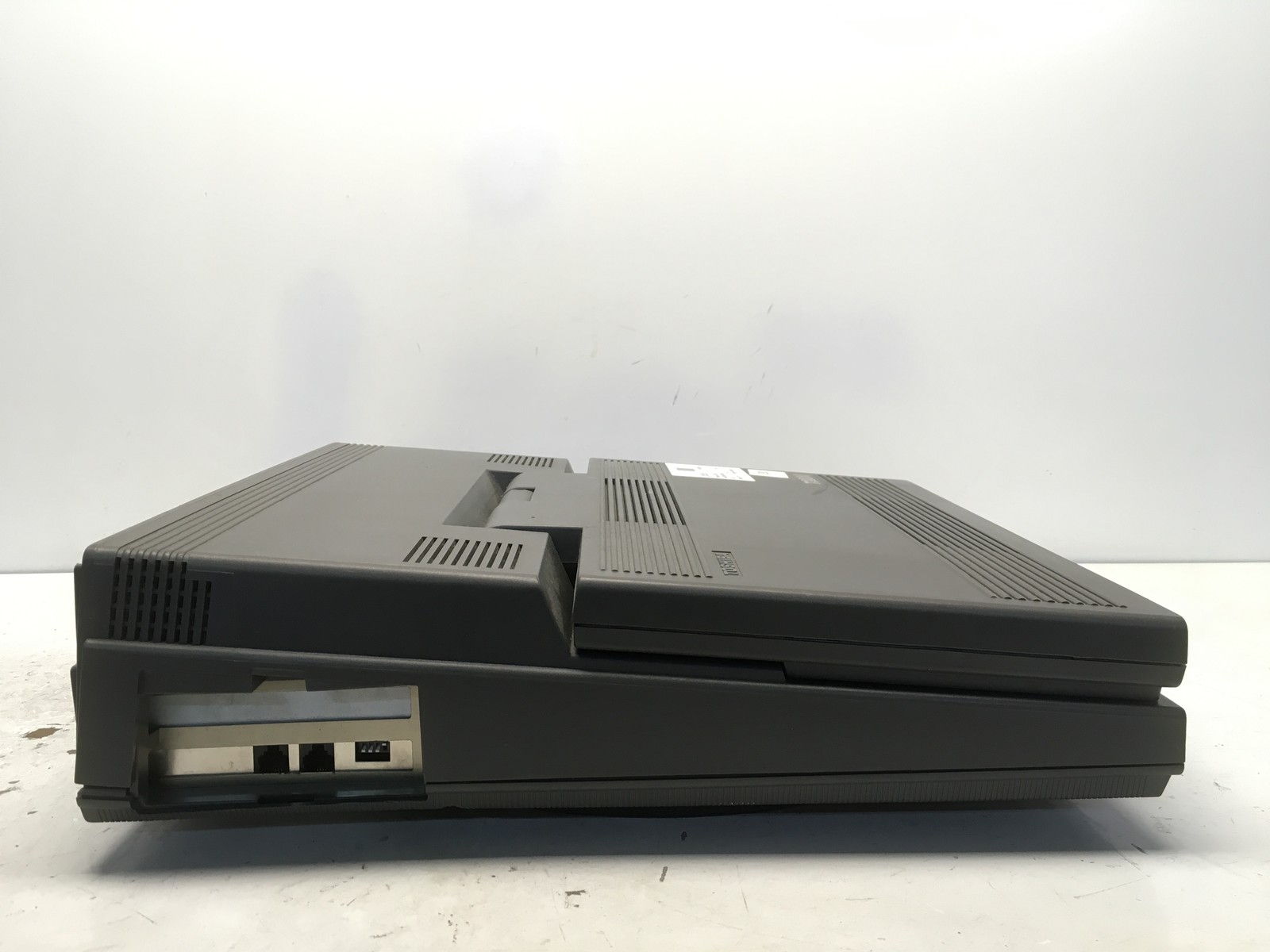 Toshiba T3200 Intel 80286 12MHz 1 MB NO HDD No Batt – SCREEN DMG – PARTS