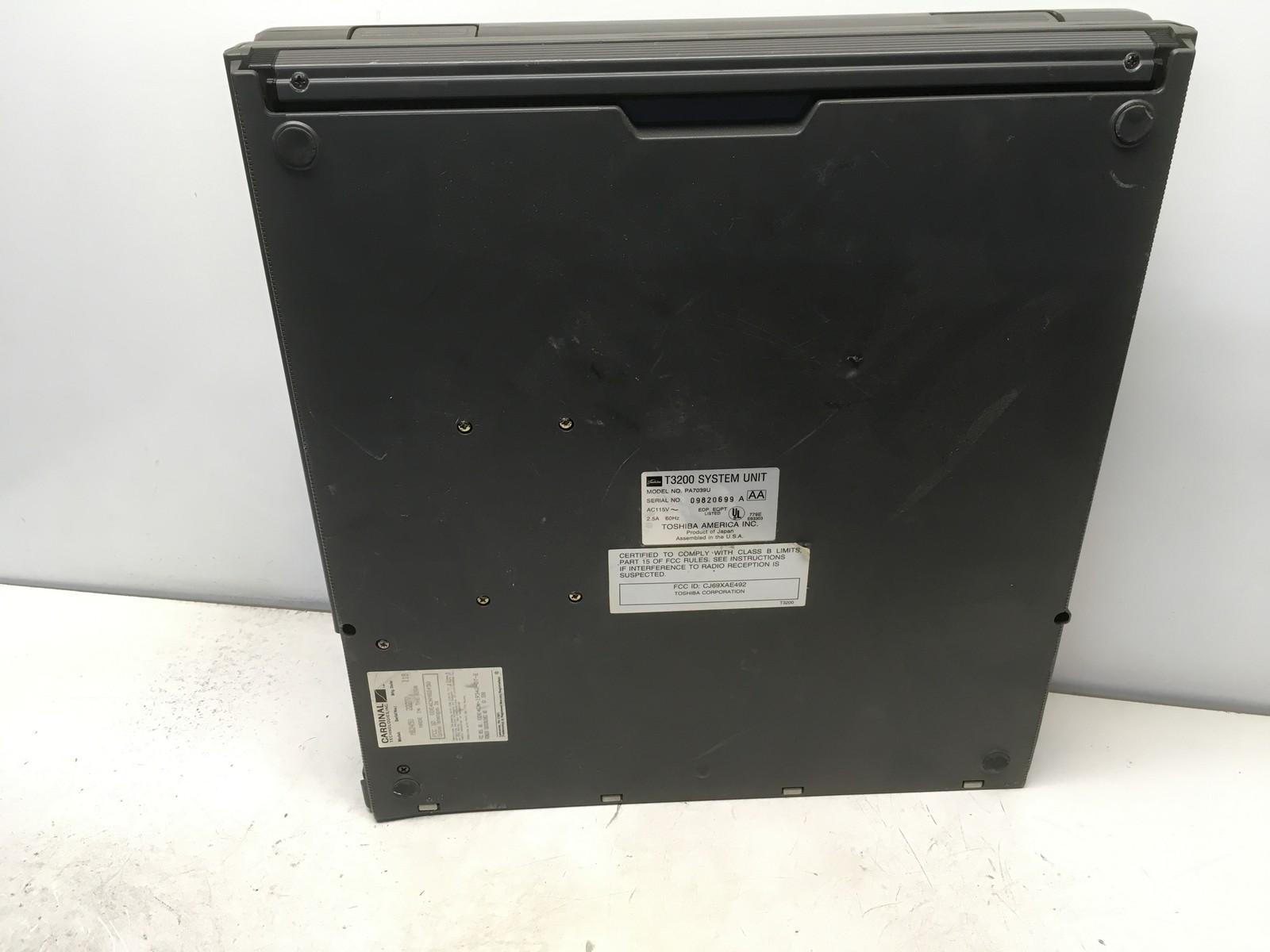 Toshiba T3200 Intel 80286 12MHz 1 MB NO HDD No Batt – SCREEN DMG – PARTS