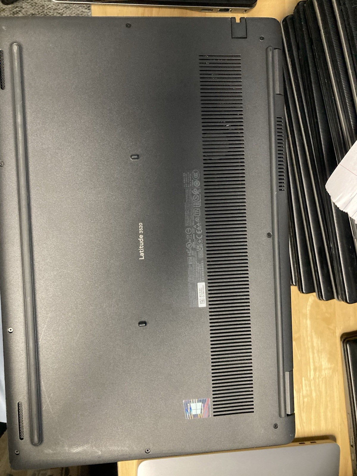 Dell Latitude 3520 15.6″ i5-1145G7 2.60 GHz 8 GB RAM No SSD/OS/AC – READ