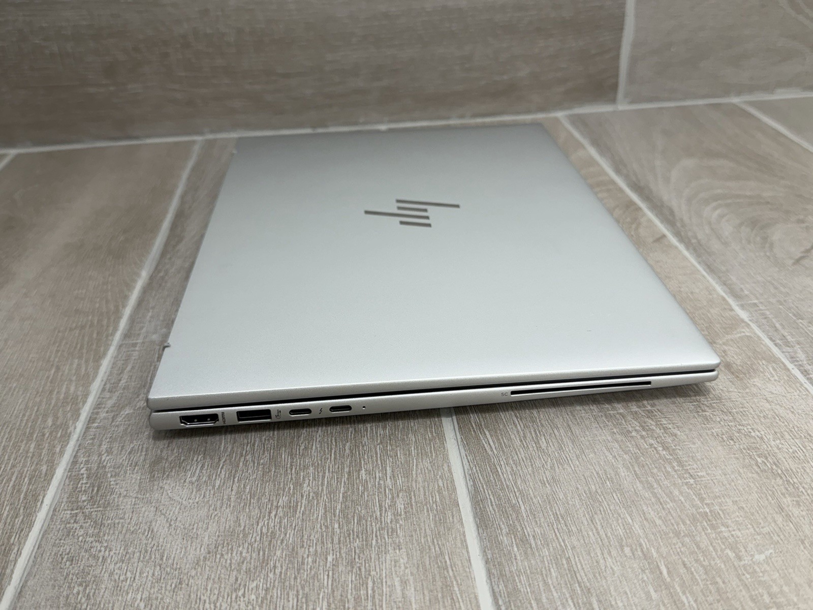 HP EliteBook 840 G11 14″ WUGA Core Ultra 7 165H 8GB RAM 256GB NVMe Win-11