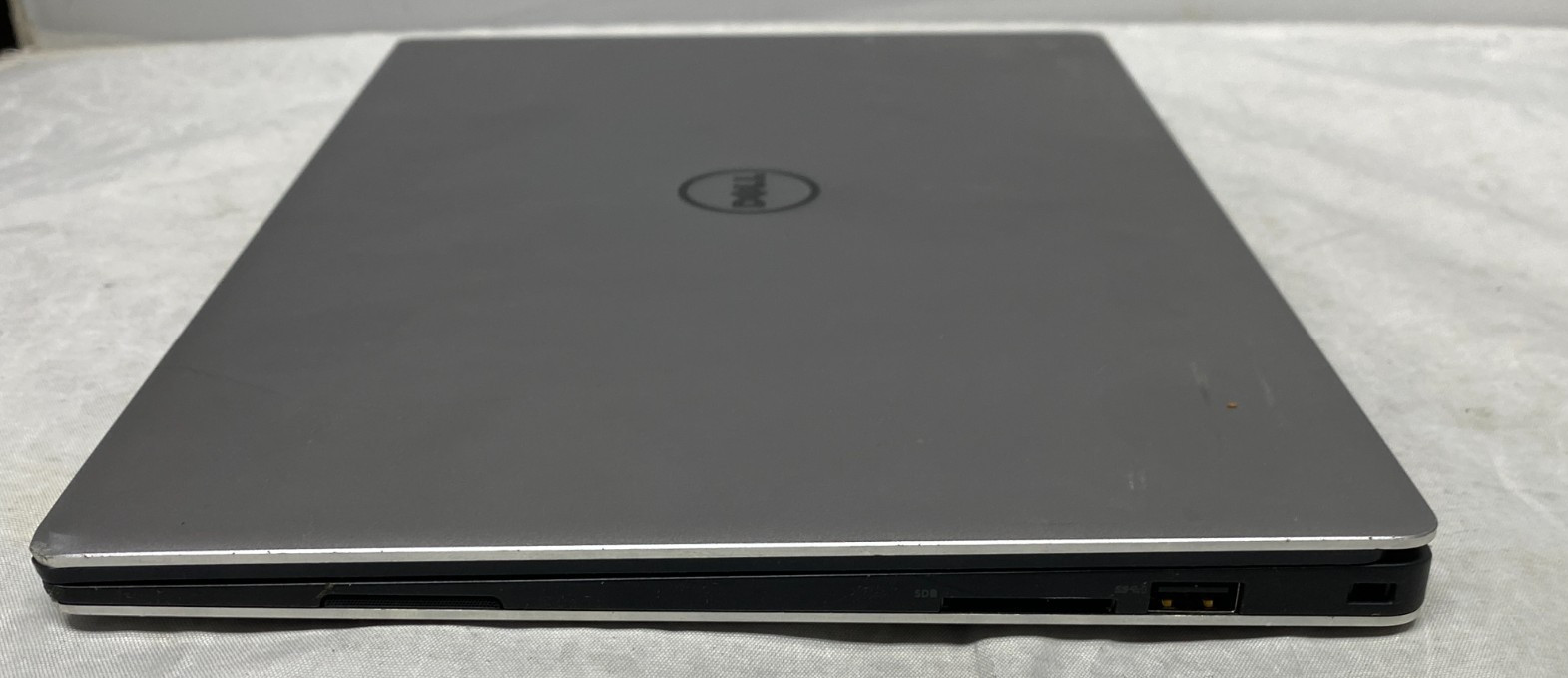 Dell XPS 13 9350 13.3″ Intel i3-6100U 4GB RAM