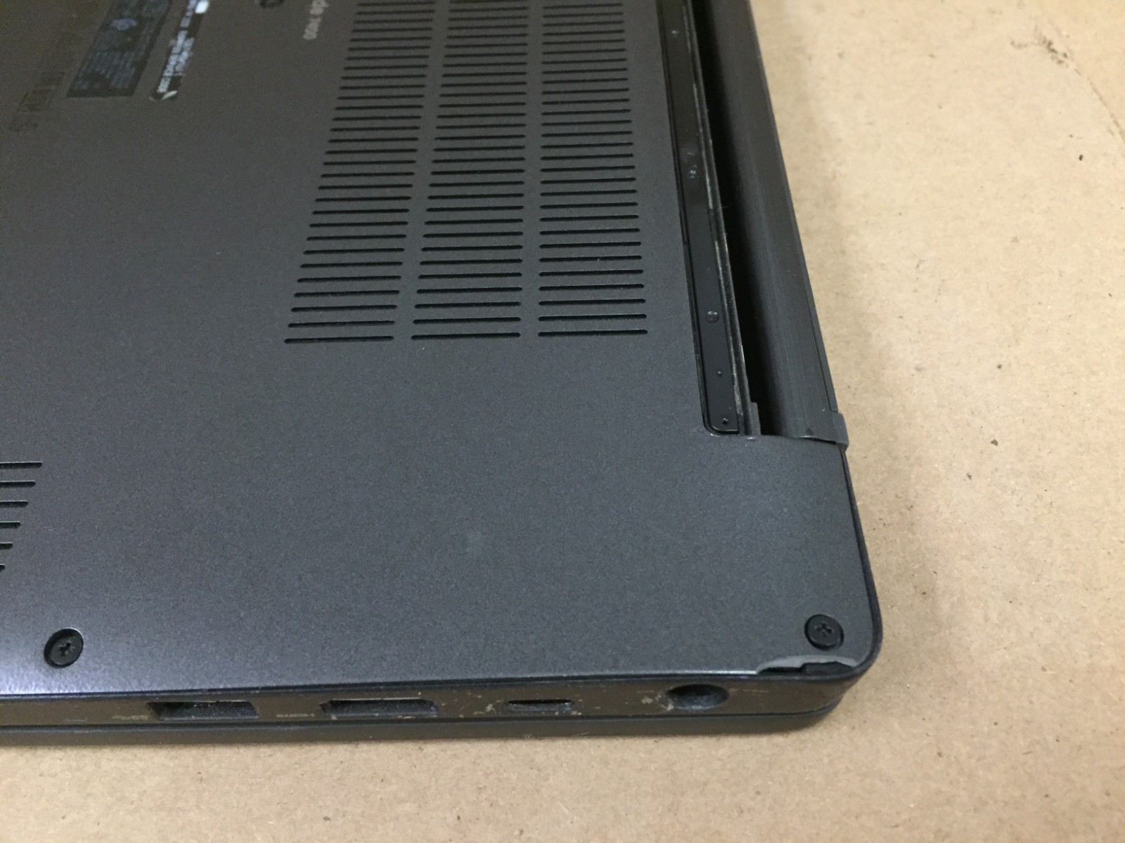 Dell Latitude 7400 14″ FHD Laptop Core i7-8665U 8GB RAM 512GB SSD w/AC Adapter