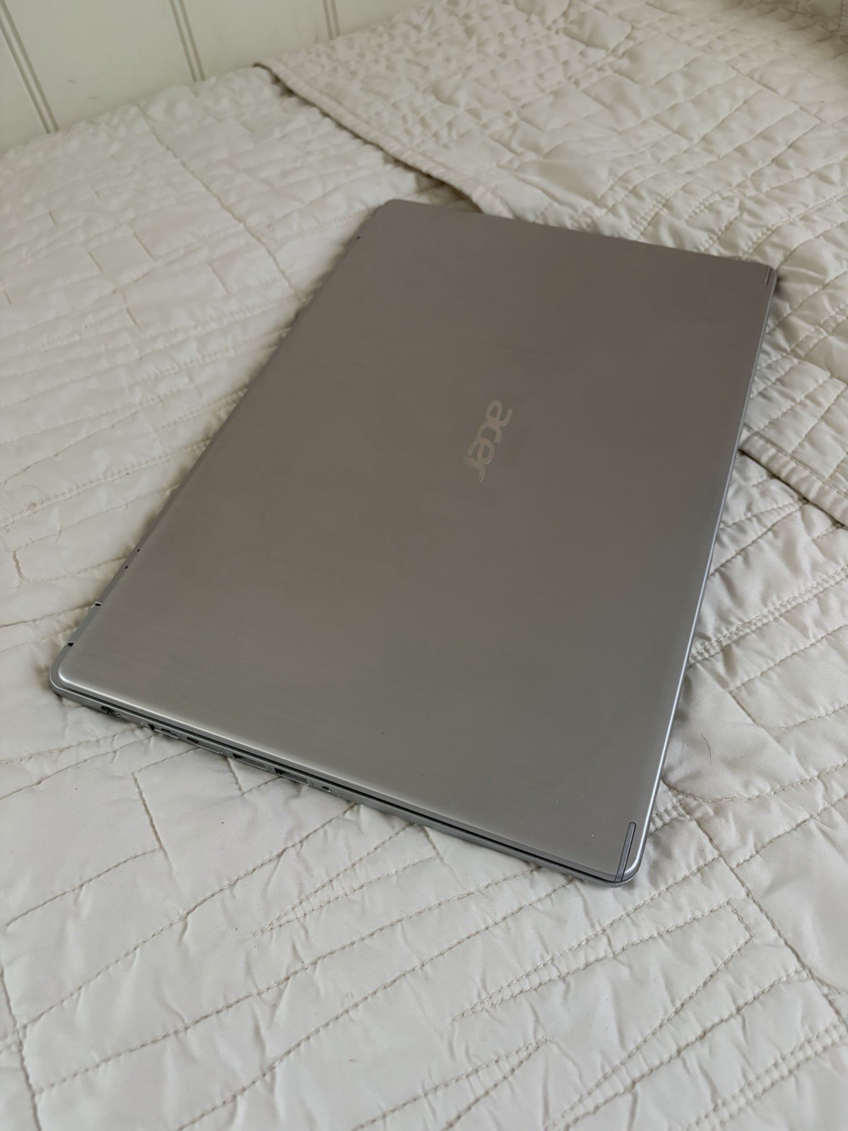 Acer Aspire 5 15.6″ (512 GB SSD, 16GB Ram AMD Ryzen 3200U, 2.6GHz) Laptop
