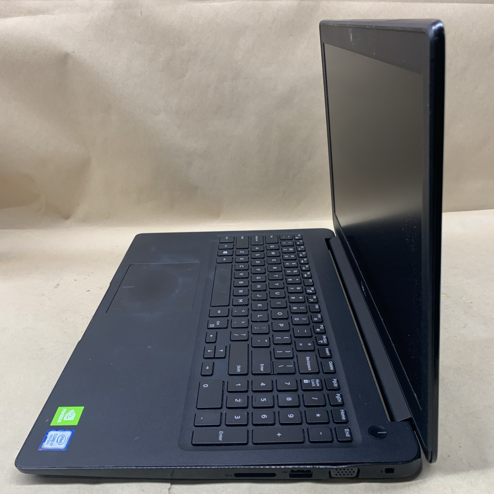 Dell Latitude 3500, Intel Core i7-8565U@1.8GHz, No RAM, NVidia MX130, No SSD/OS