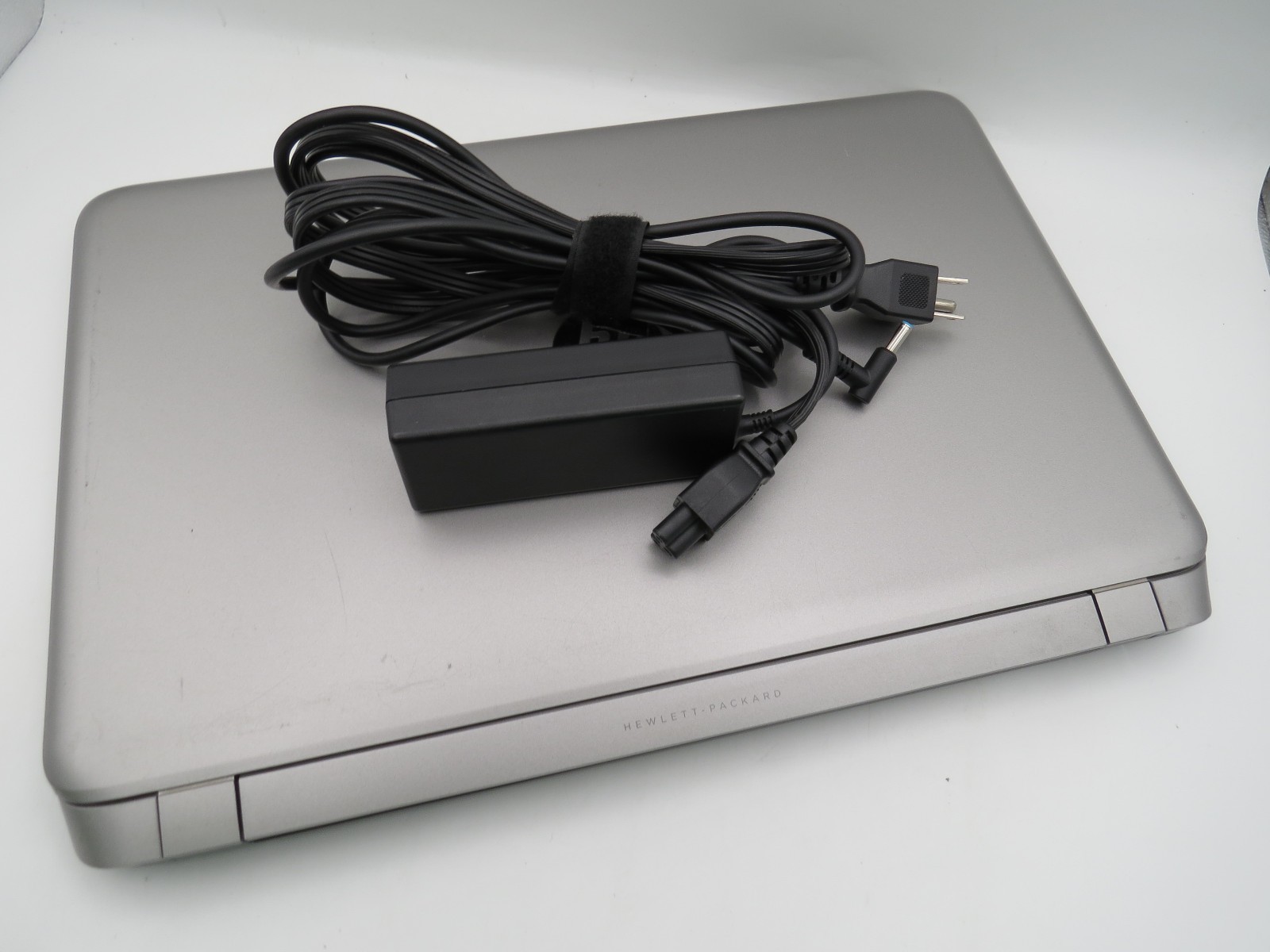 HP Envy 15 i7-5500U @ 2.4GHz 8GB DDR3 GTX 850M 15.6″ No HDD/OS