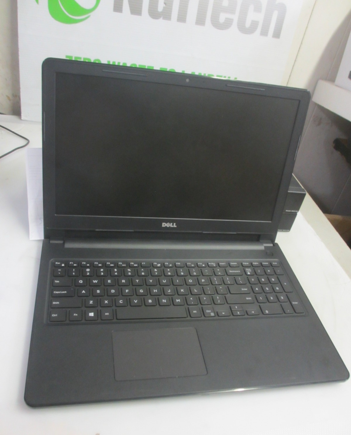 Dell Inspiron 15 3565 AMD A6-9200/4GB RAM/500GB Laptop + AC BAD BTRY NO OS