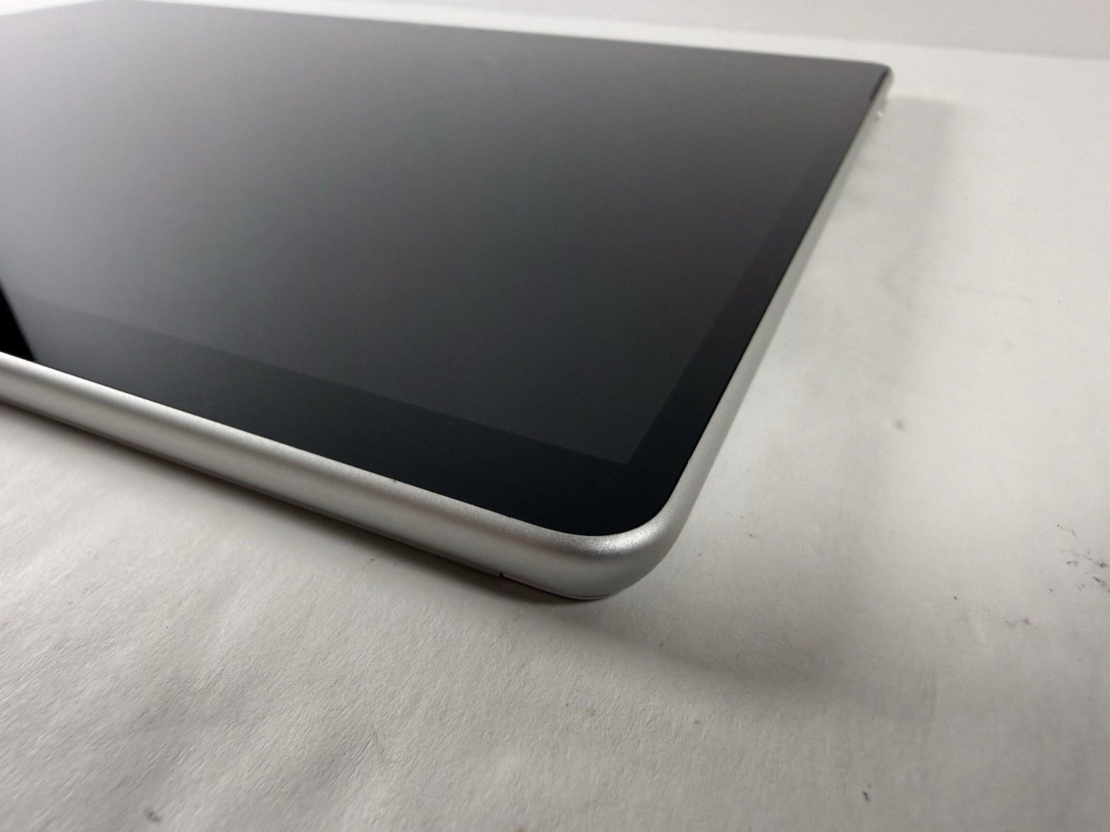 Microsoft Surface Pro 8 (1982) i5-1145G7 – 16GB RAM – 256GB 120Hz – Win 11 Pro