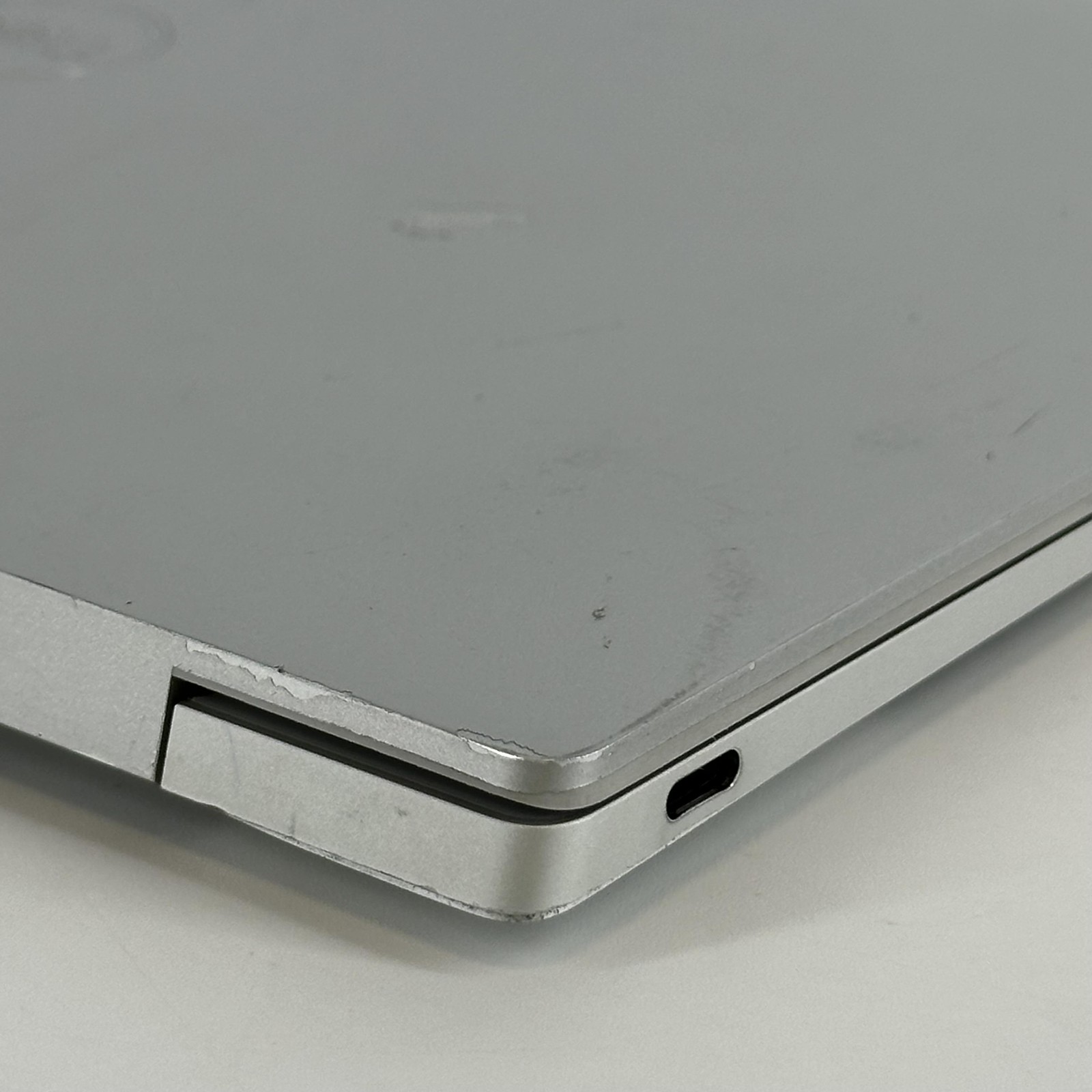 Dell XPS 13 Plus 9320 Silver UHD+ TOUCH 2.1 GHz i7-1260P 16GB 512GB SSD Good