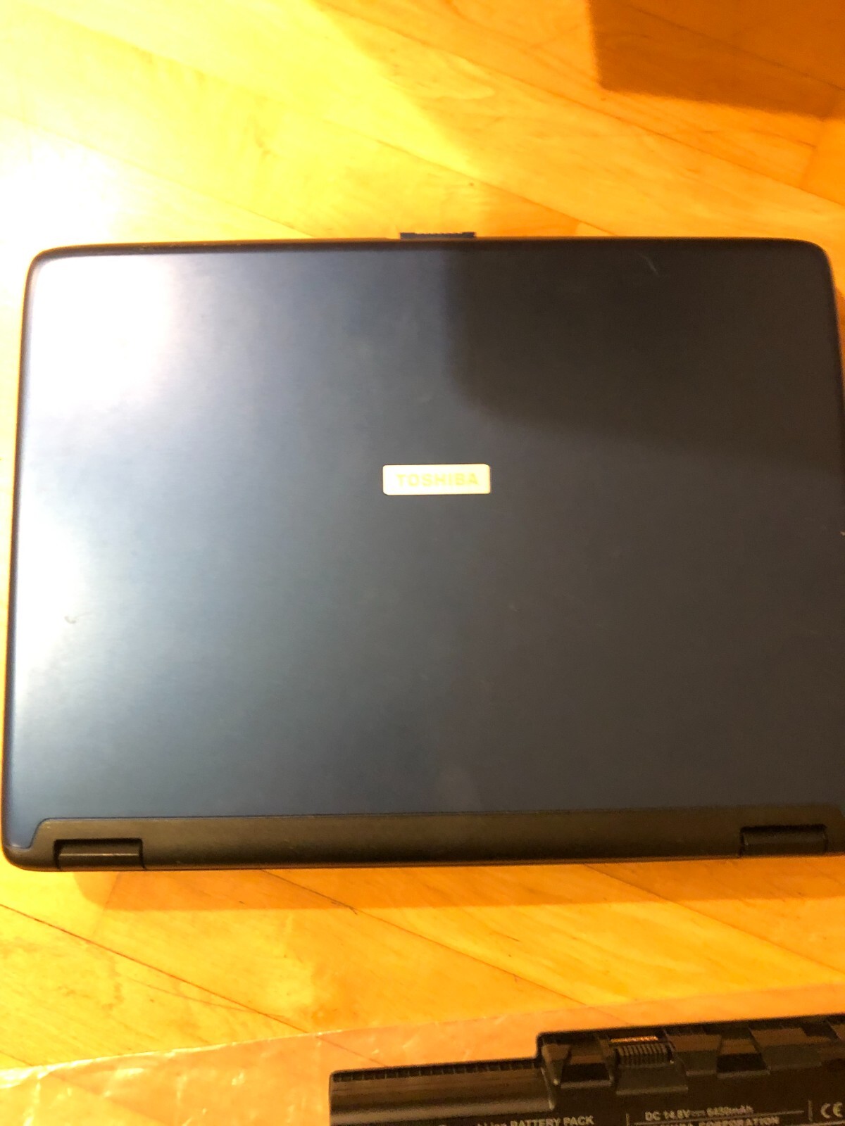 Toshiba Satellite A75-S125 laptop with Cisco-Linksys SRX400 wireless-G adapter
