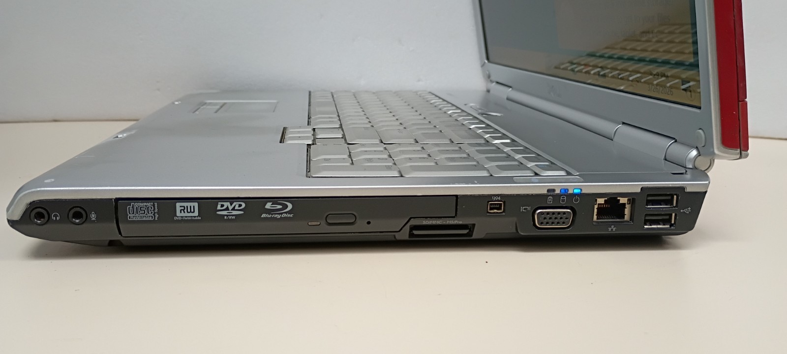 Dell Inspiron 1720 17″ 1440×900 CORE2DUO T7700 2.40GHz 120GB ssd 4GB RAM NO OS