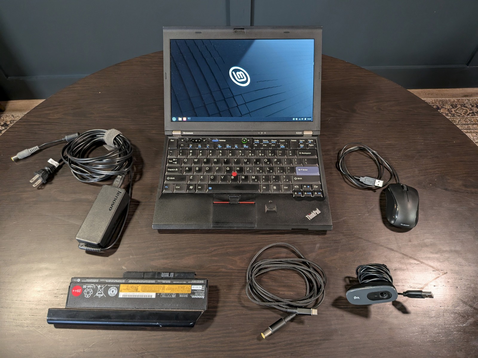 Lenovo ThinkPad X220 12″ Linux Mint Core I5-2540M, 16GB RAM 160GB SSD