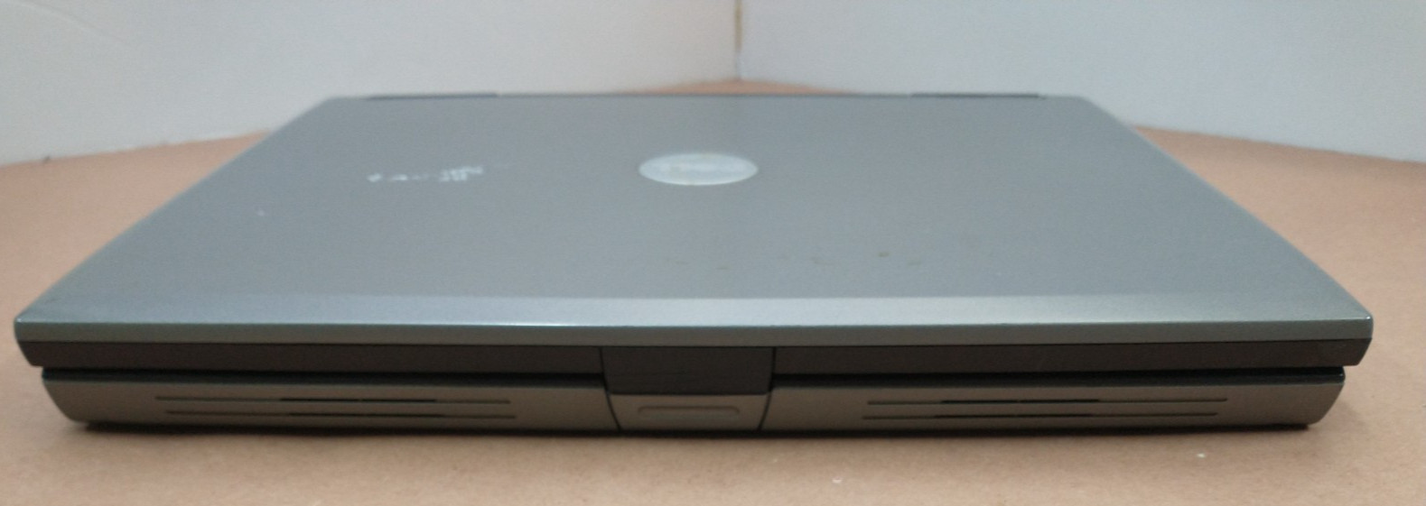 Debian12 Dell Latitude D520 – 15″ LCD/2.00GHz/4GB RAM/240GB SSD HD/SERIAL