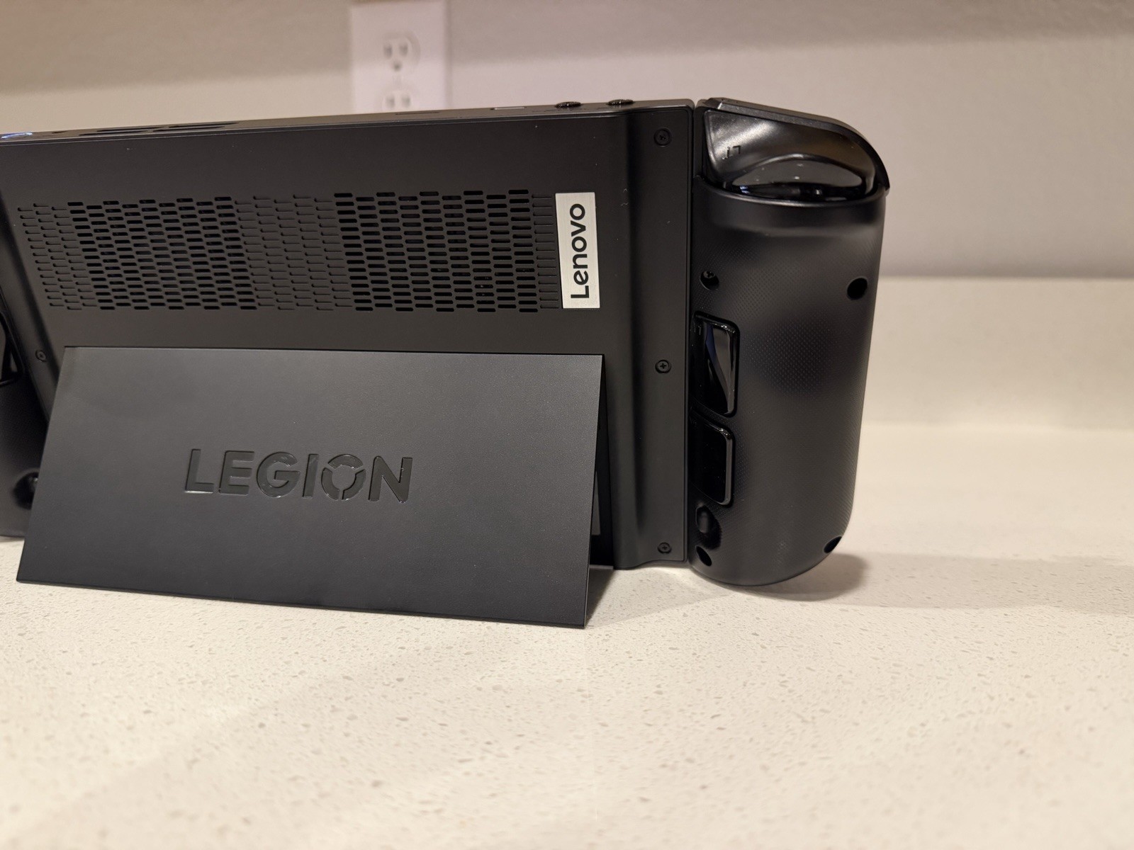 Lenovo Legion Go 8APU1 8.8” AMD Ryzen Z1 Extreme 16GB 512GB