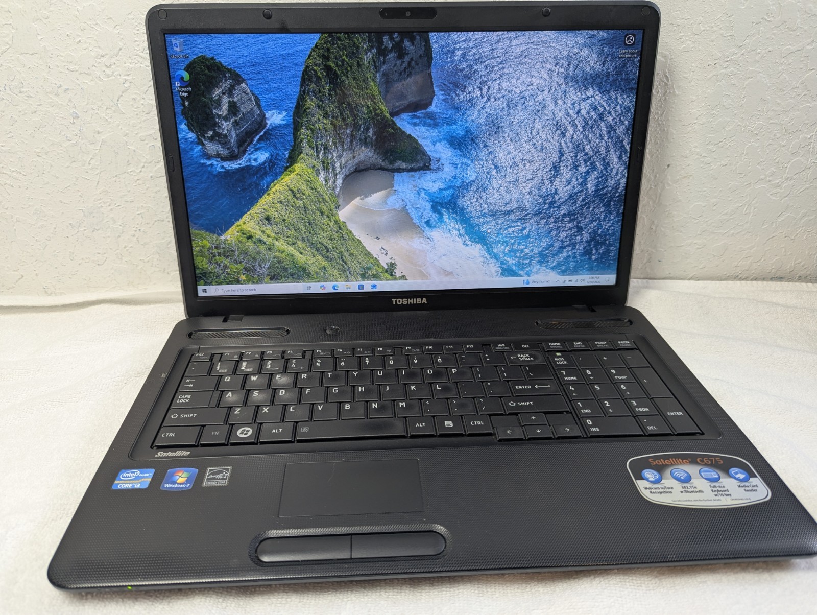 Toshiba Satellite C675-S7308 17.3″ Laptop Intel i3 Windows 10 **READ** TESTED