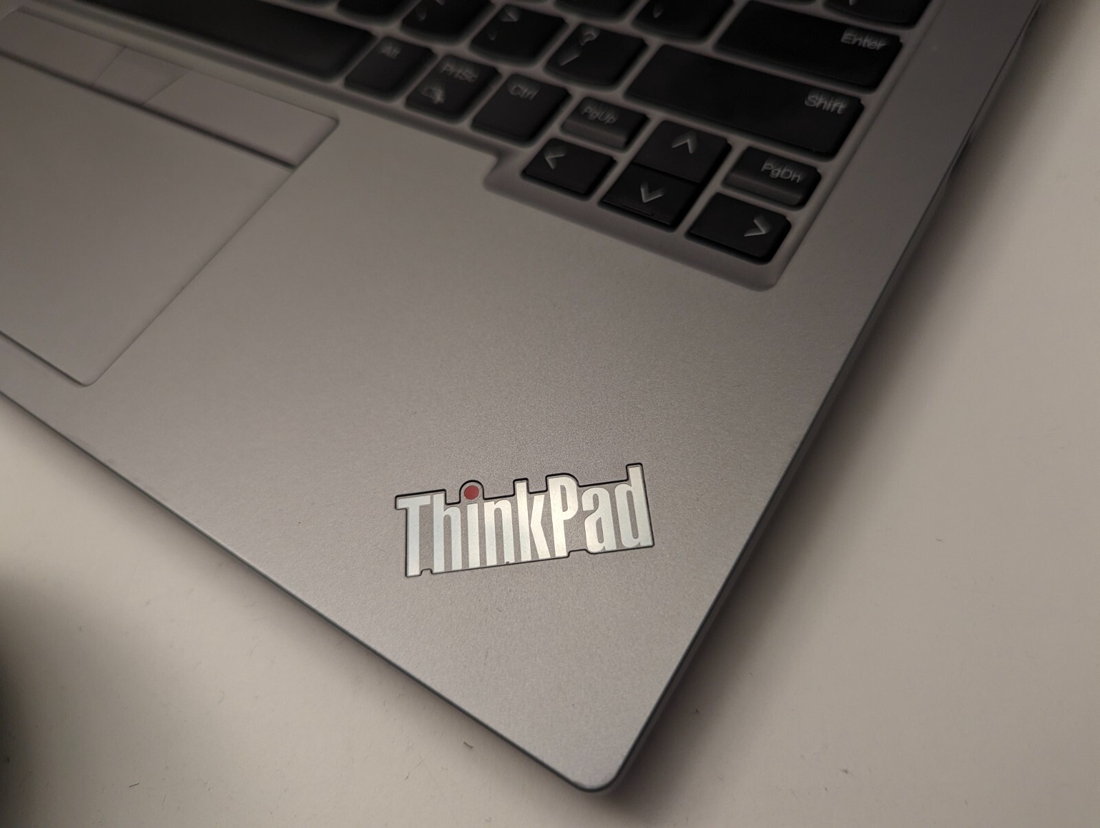lenovo thinkpad e14 gen 5 AMD 14″ – Arctic Grey