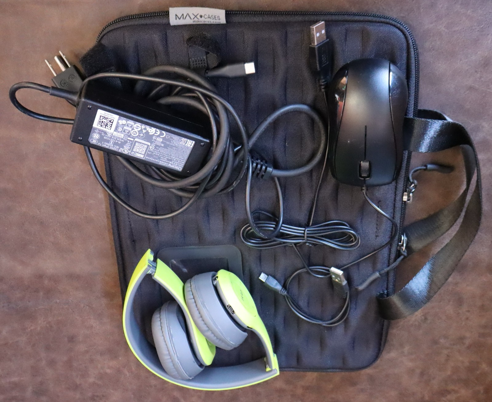 ASUS Chromebook C204m 11.6″ – 32GB SSD – 4GB RAM Case Headphones Mouse BUNDLE