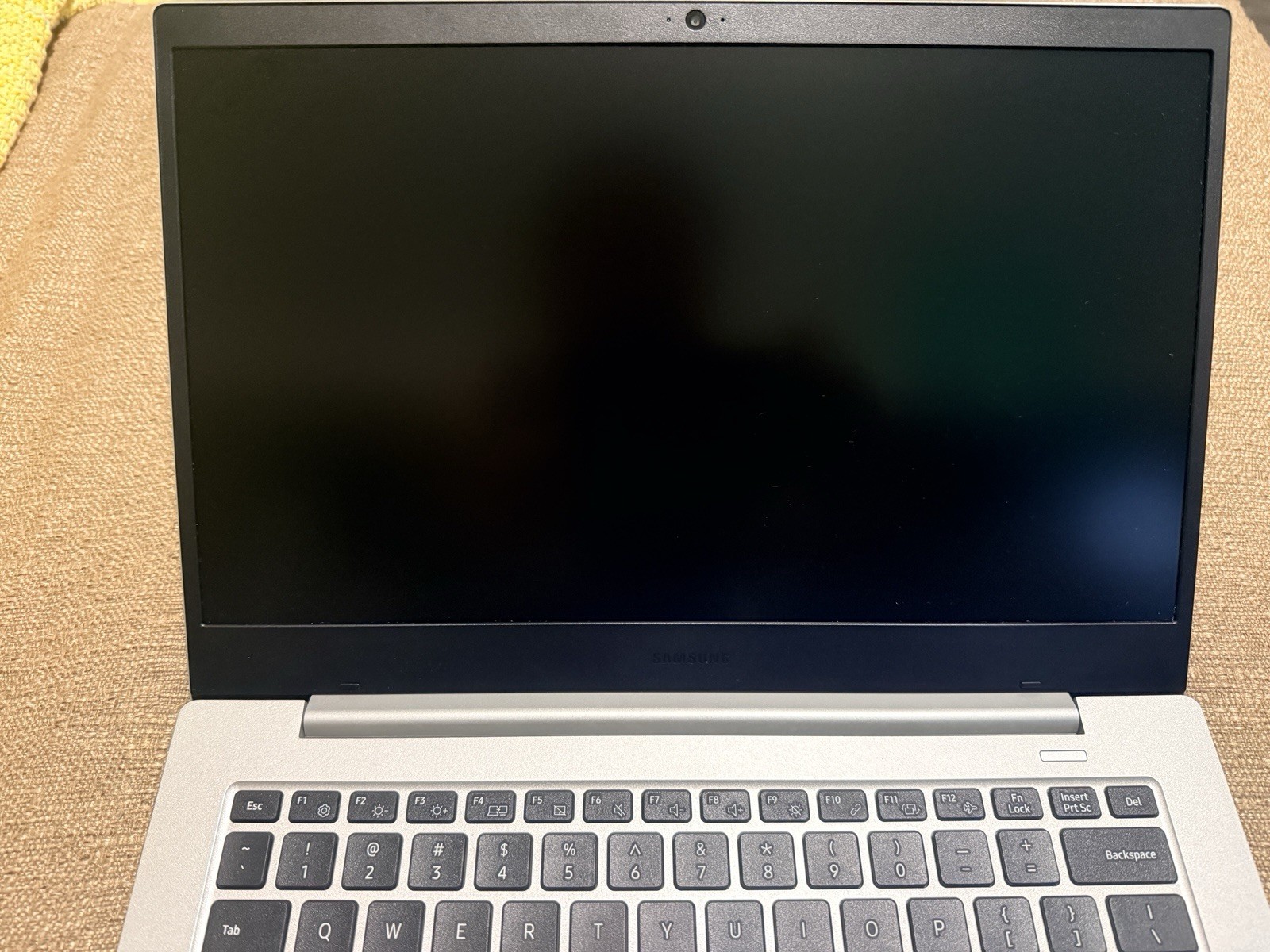 SAMSUNG GALAXY BOOK GO 14″ NP340XLA KA-2 Snapdragon 3.15GHz 8GB RAM ARM64 Laptop