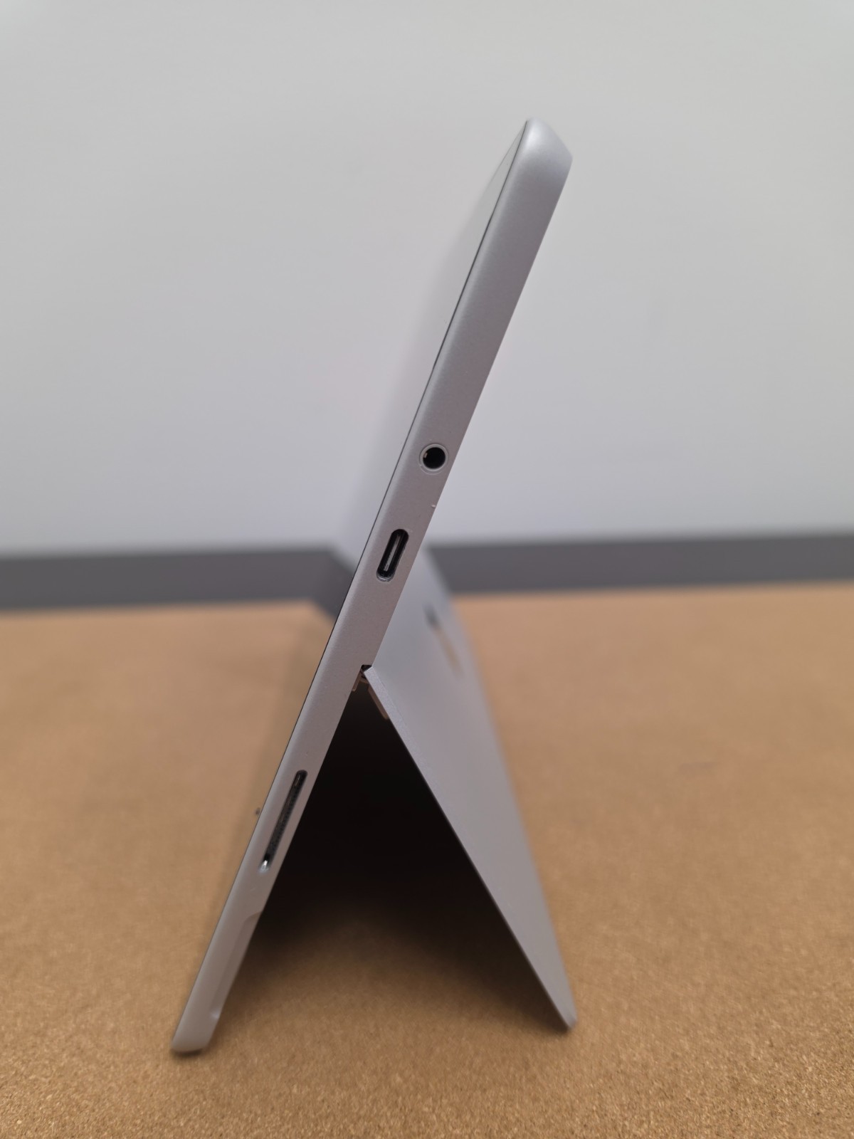 Microsoft Surface Go 2 m3-8100Y 8GB Ram 128GB SSD Win 11 Pro