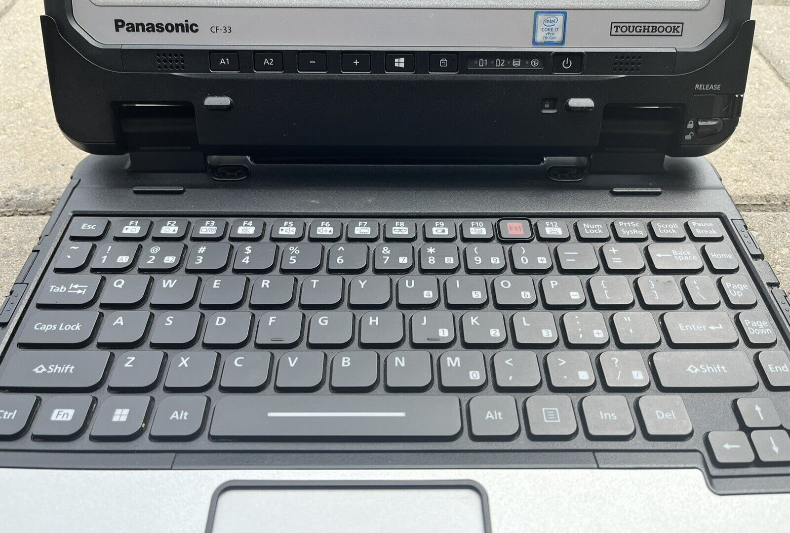 Panasonic Toughbook CF-33 2.80GHz Win 10 pro Core i7-7600U 16GB RAM 512GB SSD