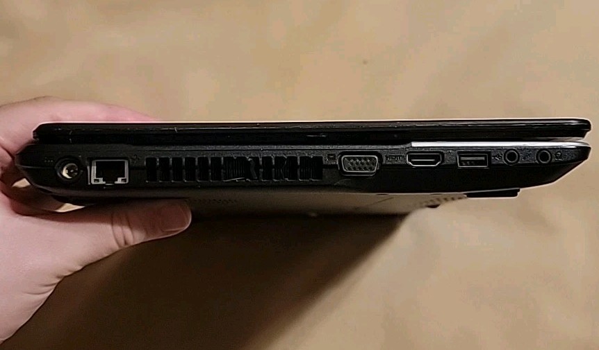 Acer Aspire Laptop 15.6″ B960 Processor 4GB/500GB DDR4 Black E1-531-4694