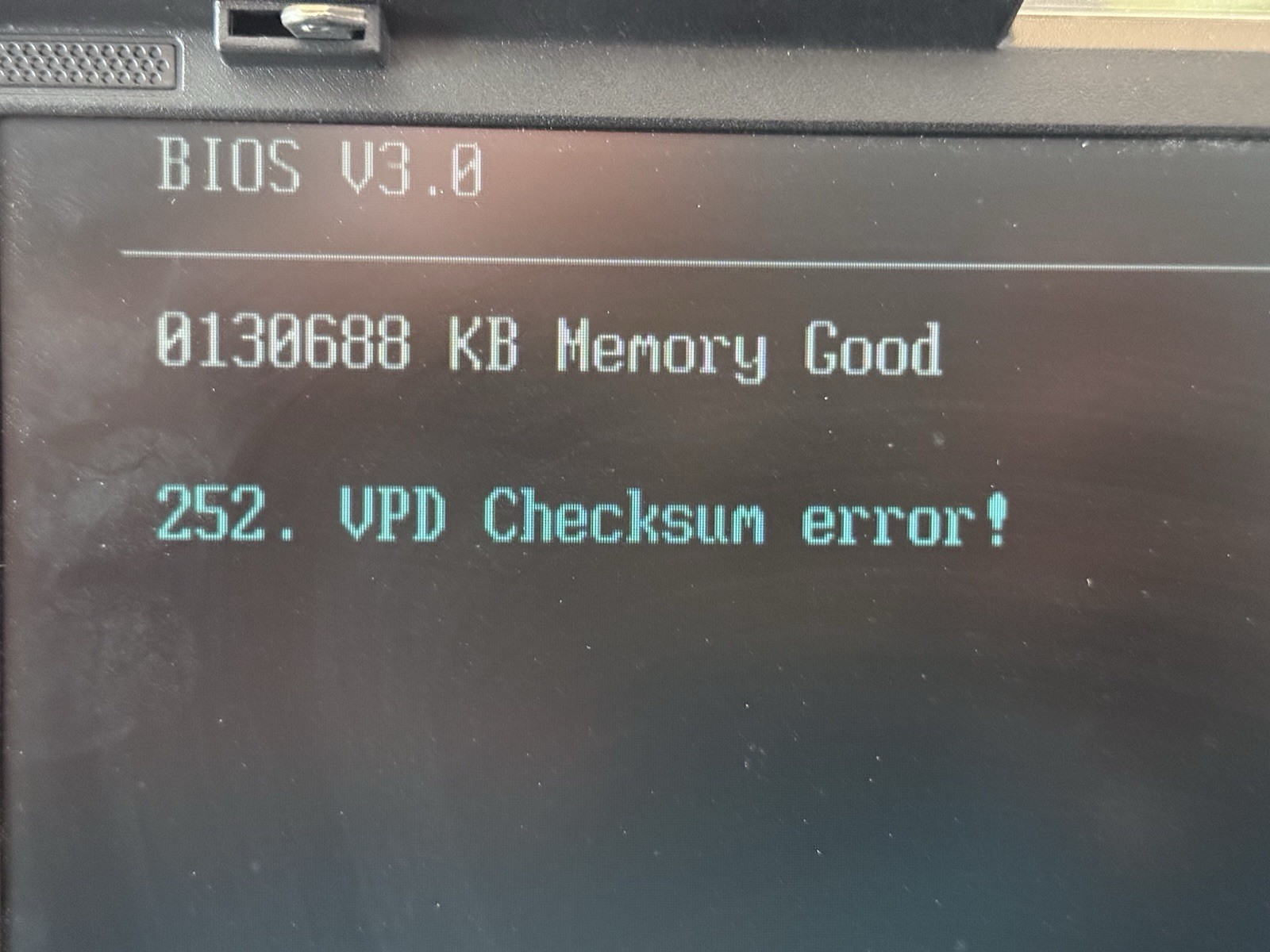 IBM ThinkPad i Series 2621-460 Laptop – Floppy, Serial, CD, BOOTS, BAD HDD