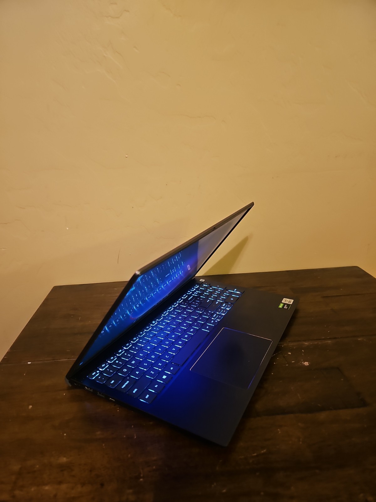 Dell Vostro 15 7500 15.6″ i7-10750H 16GB RAM 1TB NVMe GTX 1650 Ti Win 11 Pro