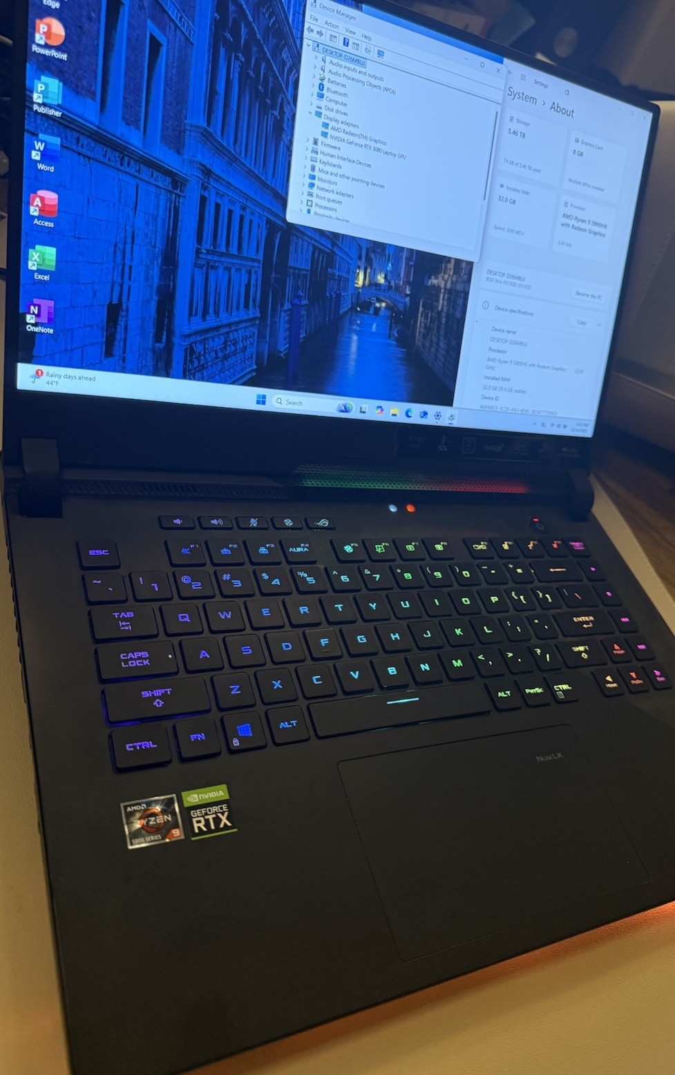 ASUS ROG STRIX SCAR G533QS 15.6” 300hz, 6TB SSD, RTX 3080, Ryzen 9, 32gb Ram,