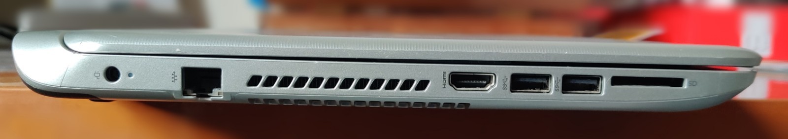 HP Pavilion 15 i5-5200U 8GB 500GB SSHD Full HD NVIDIA 840M Windows 10 Pro GF840M