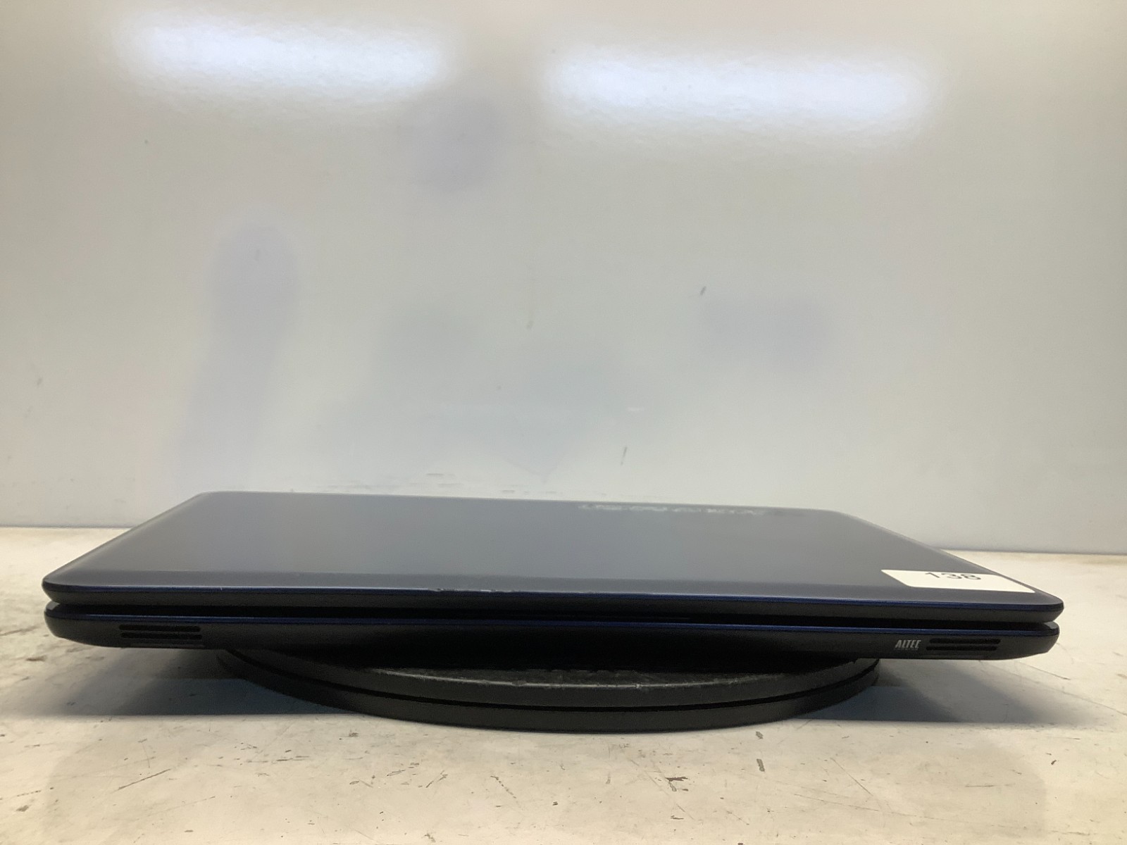 HP 2000-2D49WM AMD E-300 1300MHz 4 GB NO HDD/Battery