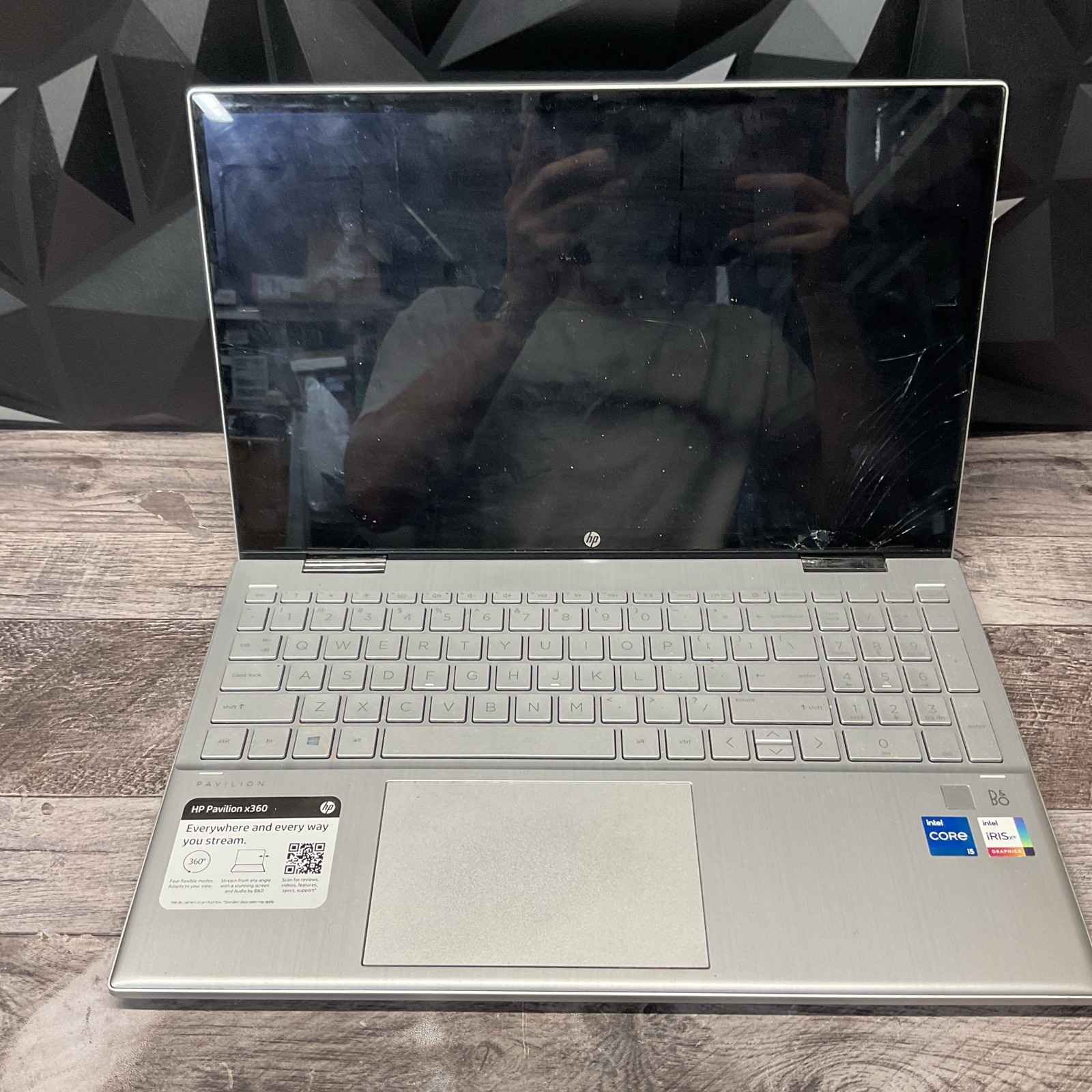 HP Pavilion x360 Convertible 15 / i5 11th Gen / No Power / Cracked Screen / M5