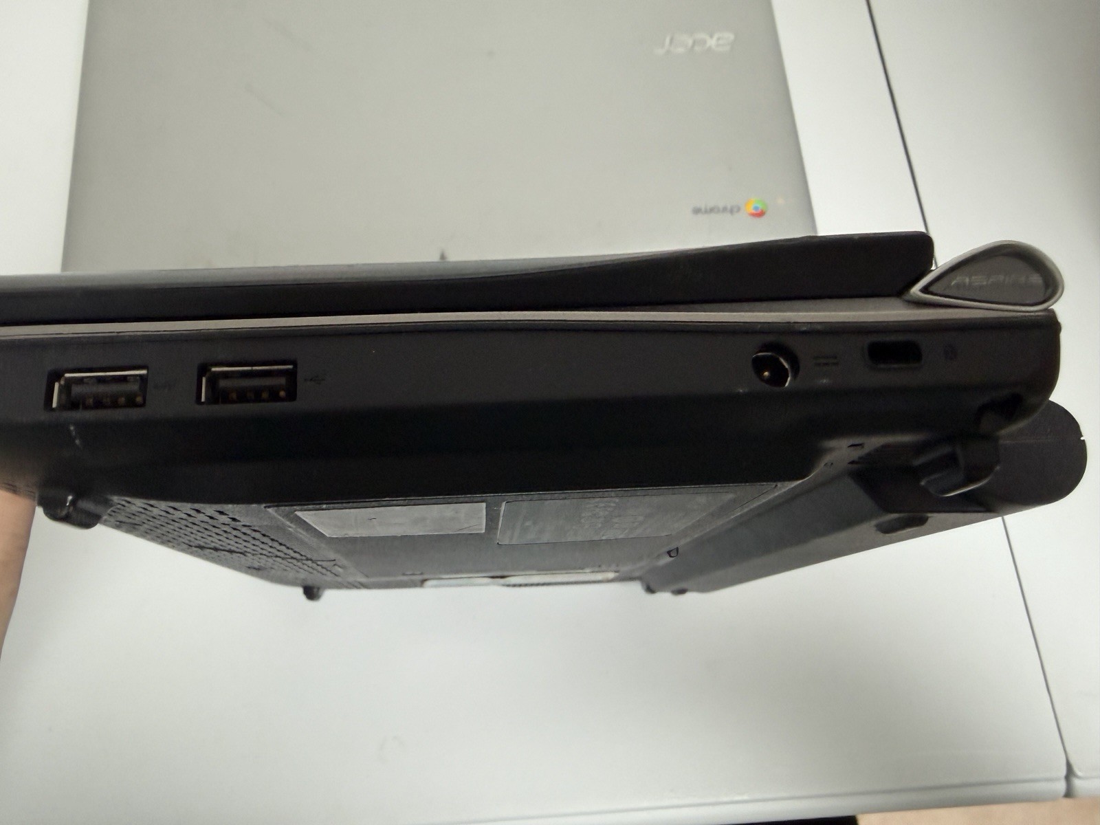 Acer Aspire One 10.1″ Laptop KAV10 No Cords For Parts
