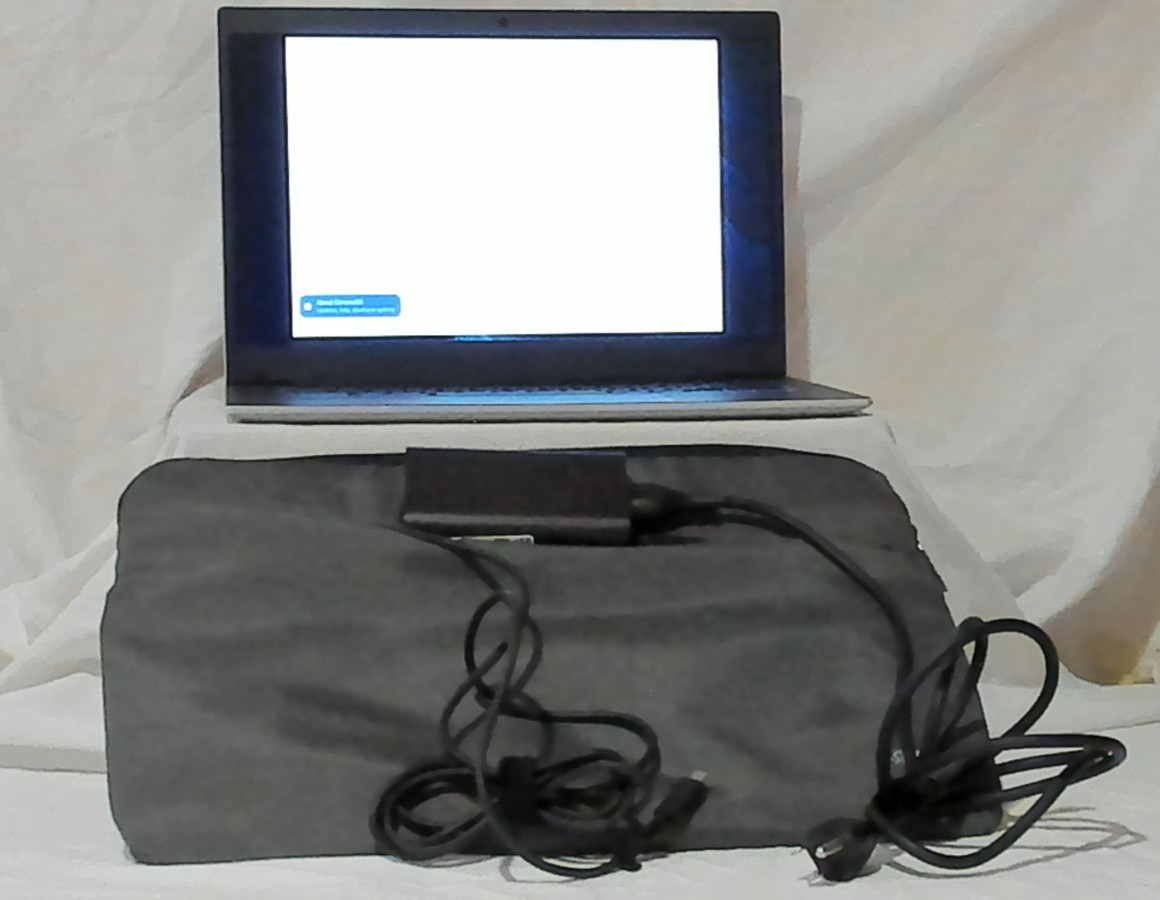 Samsung Galaxy Chromebook Go 14″ XE345XDA (2021) Excellent+Sleeve, Charger & Hub