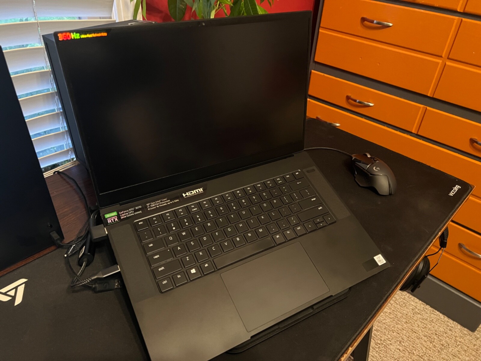 Razer Blade 15 Advanced Model Early 2021 15.6”(32GB hyperx ram+v2 chroma stand)