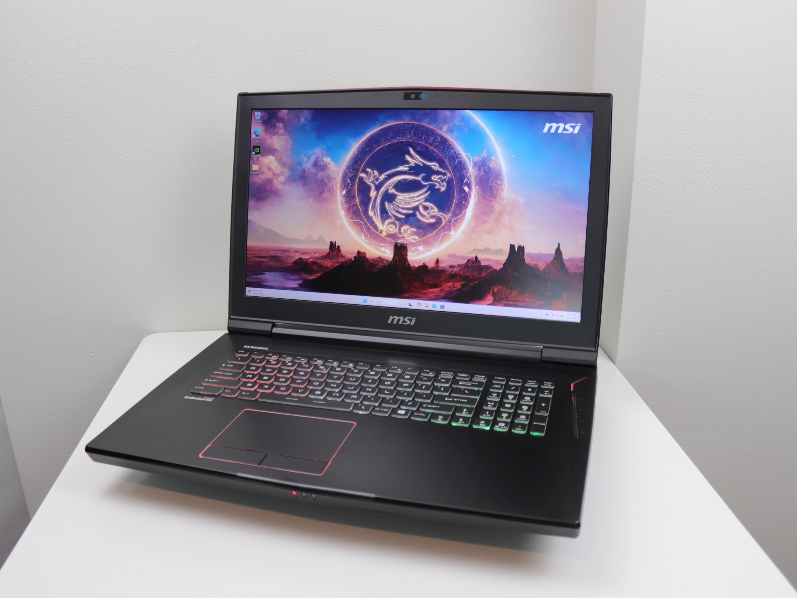 MSI 17.3 GT73 Titan Core i7-7820HK 32GB DDR4 512GB SSD NVIDIA GTX 1070 8GB